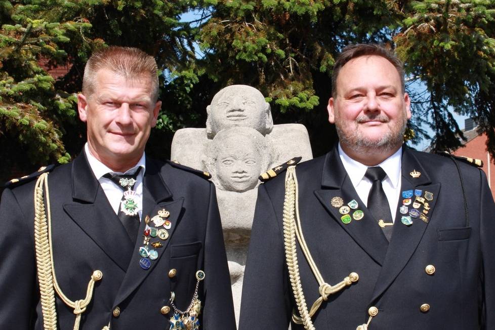  Die beiden Adjutanten des designierten Königspaares Detlef Schröck und Walter Borkowski (von links). 
