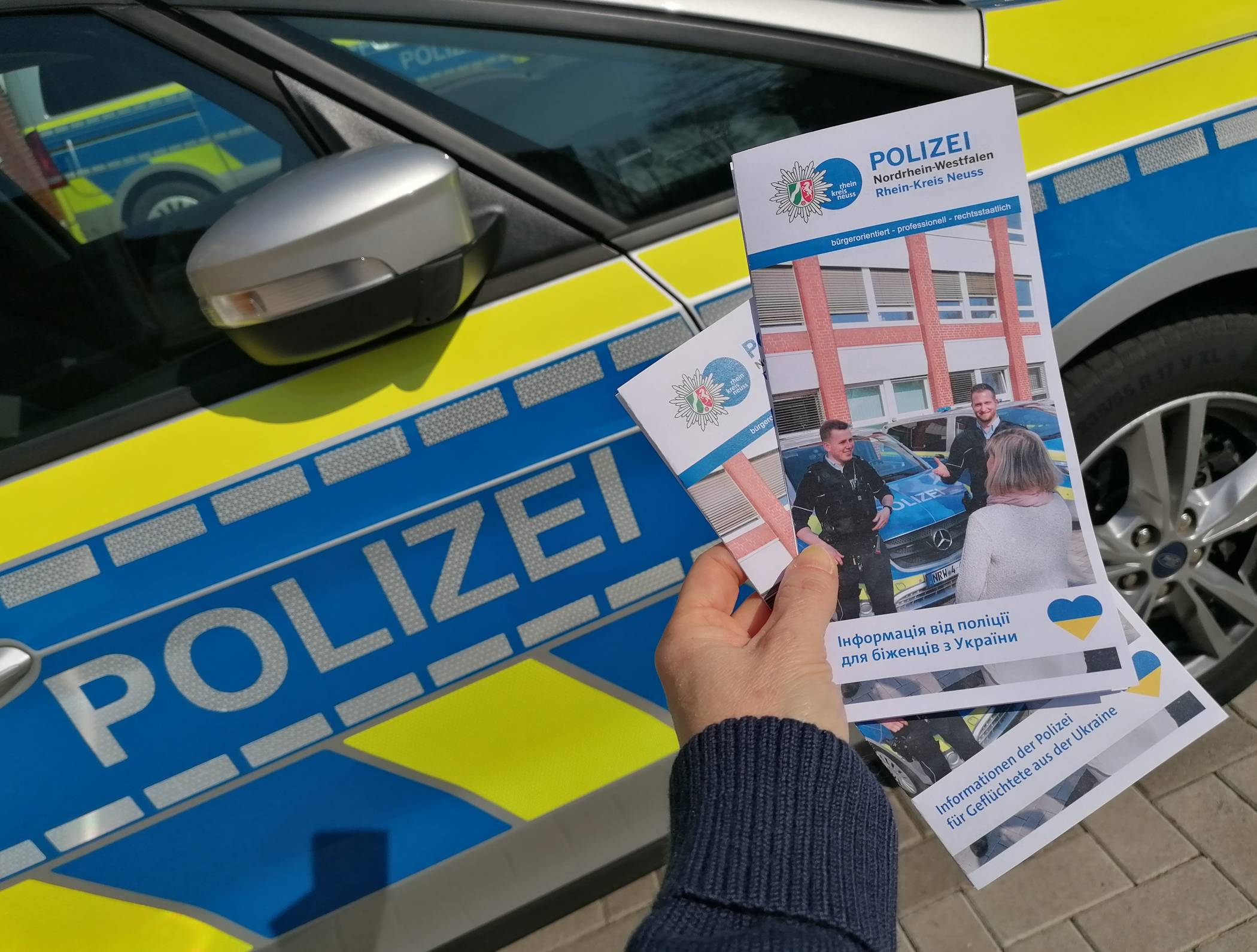  De Flyer von Polizei und Rhein-Kreis für Geflüchtete aus der Ukraine 
