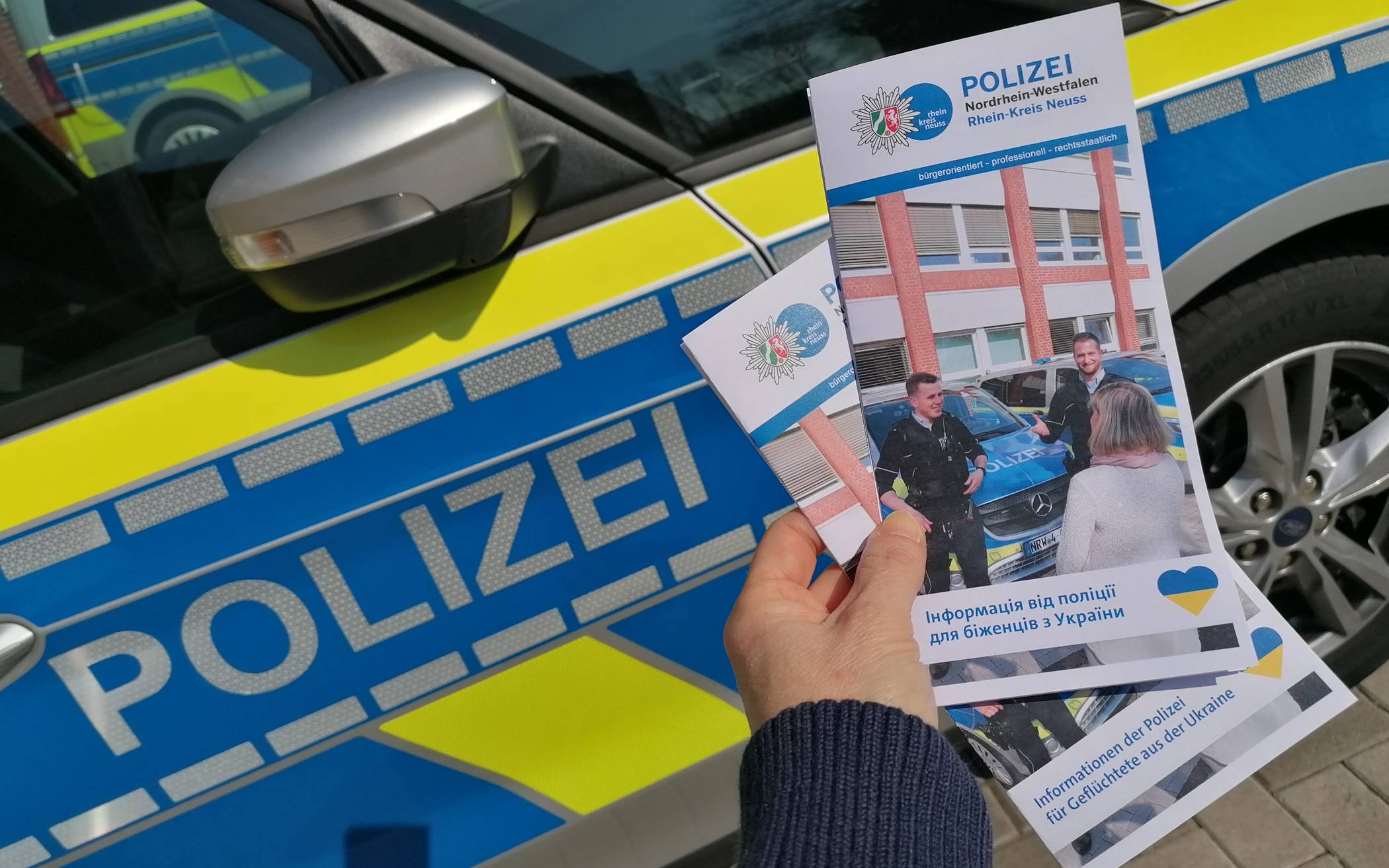  De Flyer von Polizei und Rhein-Kreis für Geflüchtete aus der Ukraine 