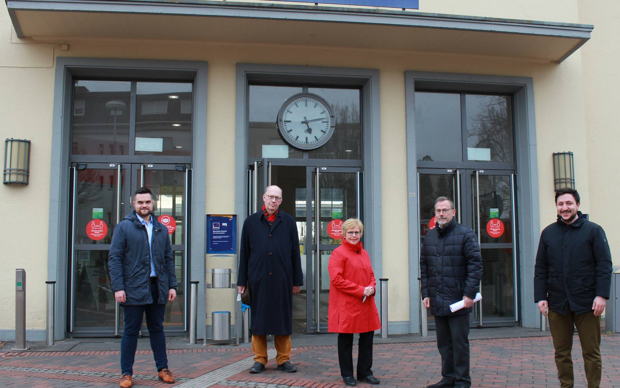  Birgit Burdack, Daniel Kober und Süleyman Köken trafen auf  Werner Lübberink (Konzernbevollmächtigter der Deutsche Bahn für Nordrhein-Westfalen) und Peter Grein (Bahnhofsmanager). 