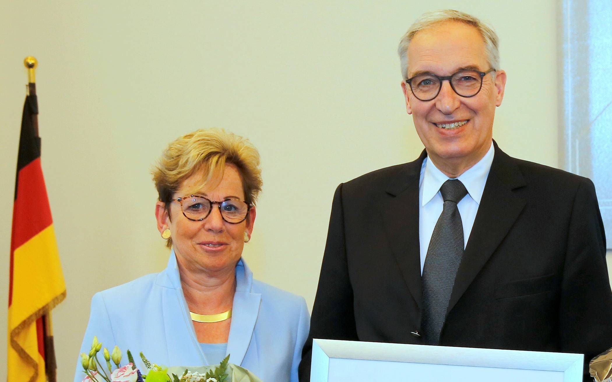  Kreiskämmerer Ingolf Graul wurde gemeinsam mit seiner Frau von Landrat Hans-Jürgen Petrauschke in den Ruhestand verabschiedet.  