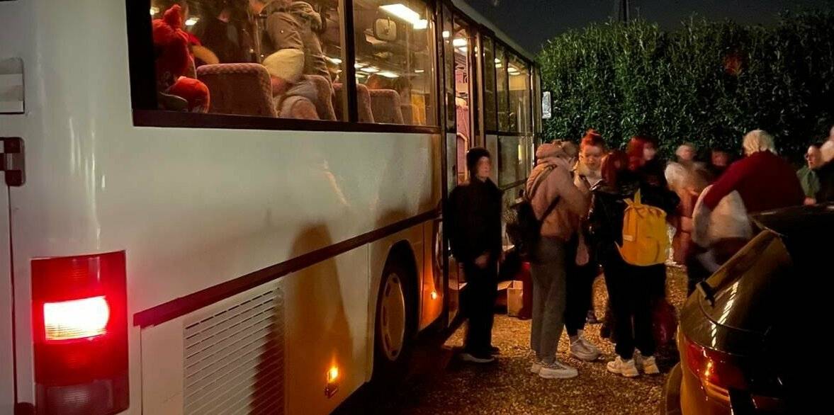  Tolles Prinzip: Der Bus bringt Spenden in die Ukraine und hilft Menschen auf der Flucht.  