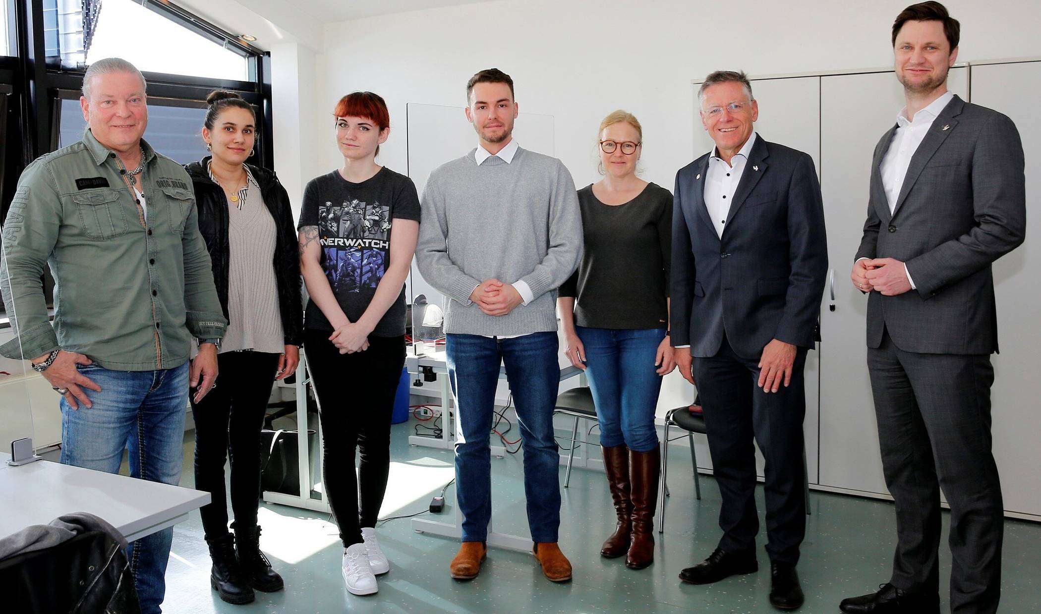  Landrat Hans-Jürgen Petrauschke, Kreisdezernent Martin Stiller, Marcus Mertens (Leiter des Amtes für Sicherheit und Ordnung) und Thomas Stevens (Leiter der Ausländerbehörde) begrüßten die Verstärkung für die Ausländerbehörde. 