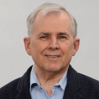  Walter Rogel-Obermanns: „Krieg ist schlimm. Meine Mutter wurde damals aus Schlesien zwangsumgesiedelt. Mein Vater ist als 16-Jähriger in den Krieg geschickt worden; er ist verwundet worden. Solche Erlebnisse haben mich geprägt. Jedes Jahr bin ich bei den Ostermärschen dabei.“ 