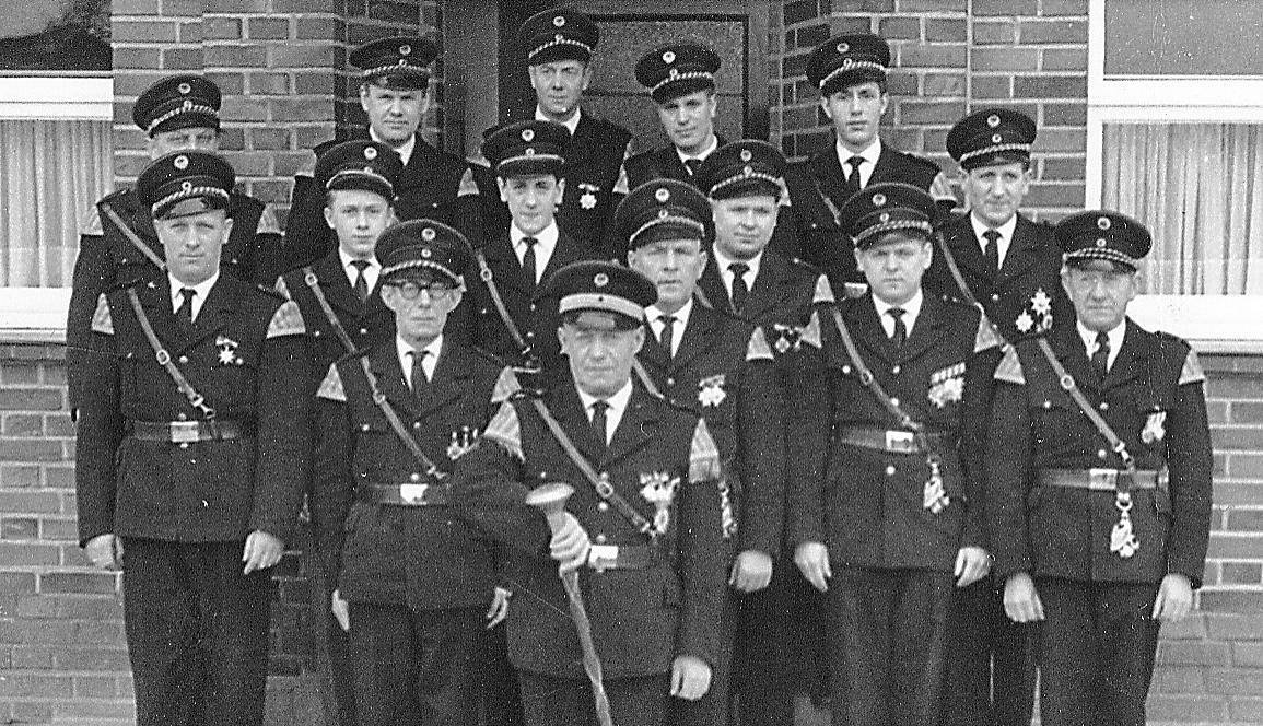  Eine historische Aufnahme aus dem Archiv des Neukirchener Traditions-Corps. Sie stammt übrigens aus dem Jahre 1961. 