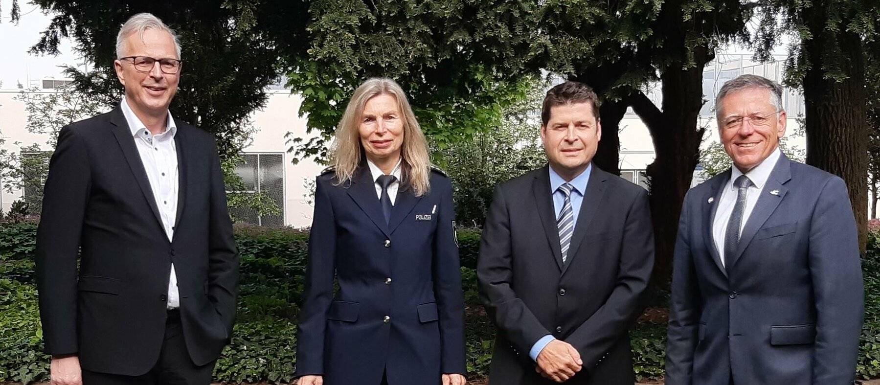  Kreisdirektor Dirk Brügge,&nbsp;Abteilungsleiterin der Kreispolizeibehörde Heidi Fahrenholz, Kriminaldirektor Christian Kampa und Landrat Hans-Jürgen Petrauschke.	 