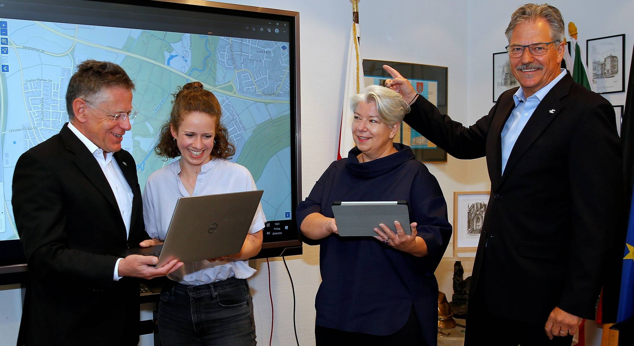  Landrat Hans-Jürgen Petrauschke, Bettina Walther (Projektleiterin) und Gabriele Pütz (Geschäftsführerin vom Berliner „Planungsbüro Gruppe F“) sowie Volker Große, Leiter der Abteilung Freiraum und Landschaftspflege im Kreis-Planungsamt. 