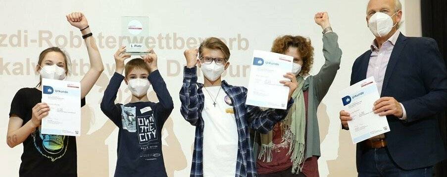  Große Freude beim Gewinner-Team des Pascal-Gymnasiums Grevenbroich: Die „PascalBots“ sind beim Regionalwettbewerb in Neuss am 1. Juni am Start. 