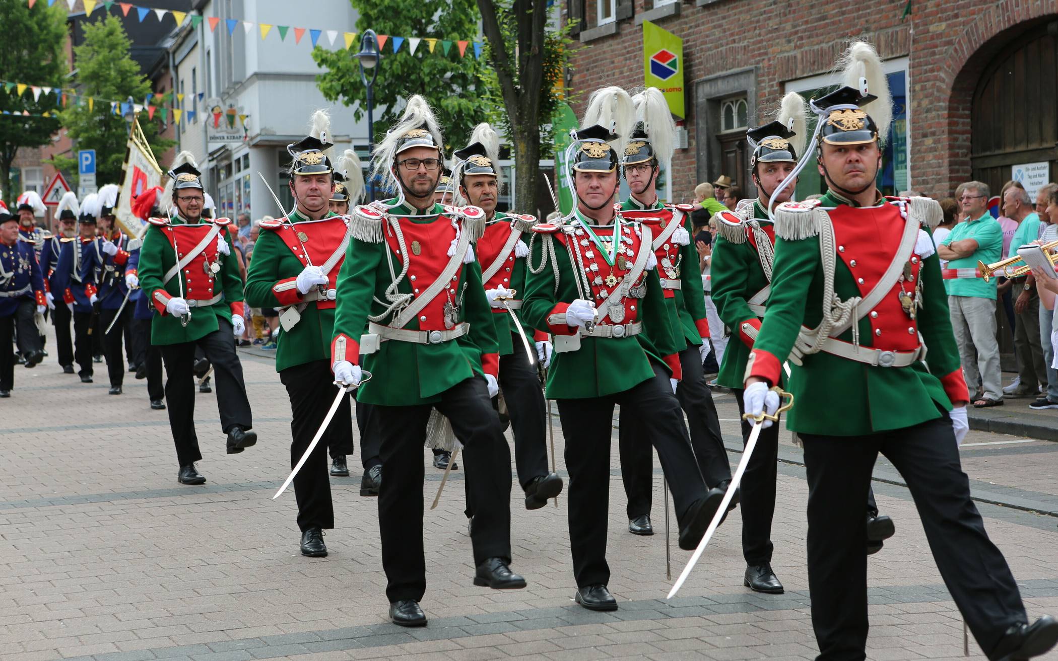  Der Schützenzug „Preußen Gloria“ bei der Parade – jetzt ist es bald endlich wieder so weit!  