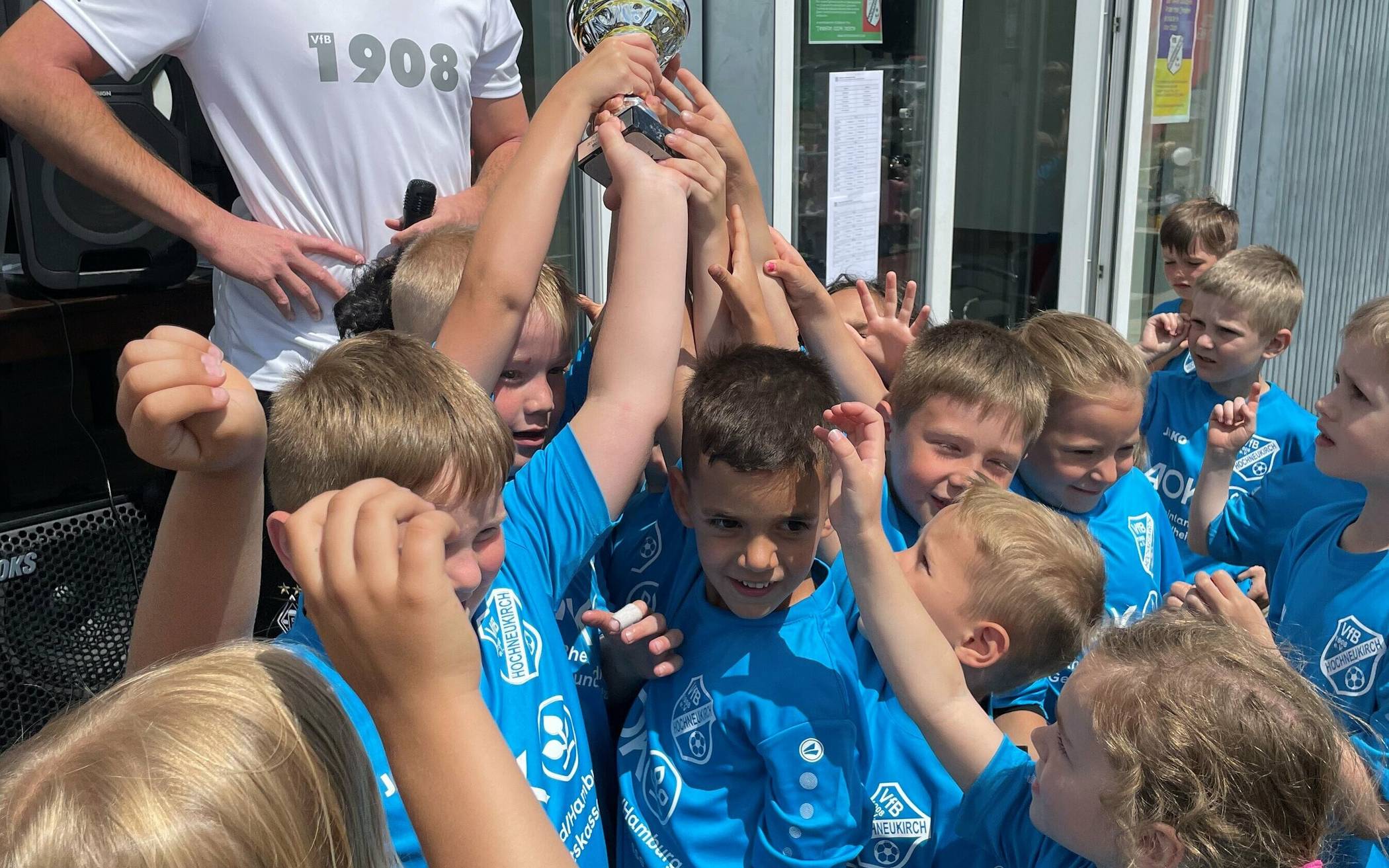  Jubel beim Kindergarten aus Jüchen: In einem spannenden Finale gegen die Kita Sausewind setzten sich die Mädchen und Jungen aus Jüchen durch. 