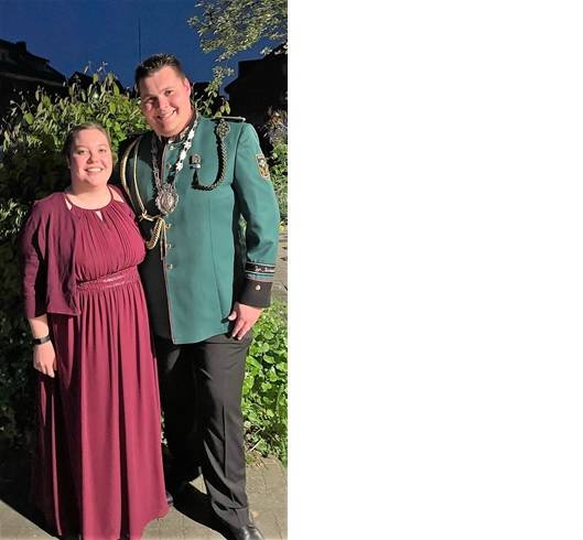  Niclas und Nina Janssen sind das Königspaar. Er gehört dem Jägerzug „Goldkrone“ an und ist 2019 in die Bruderschaft eingetreten. 