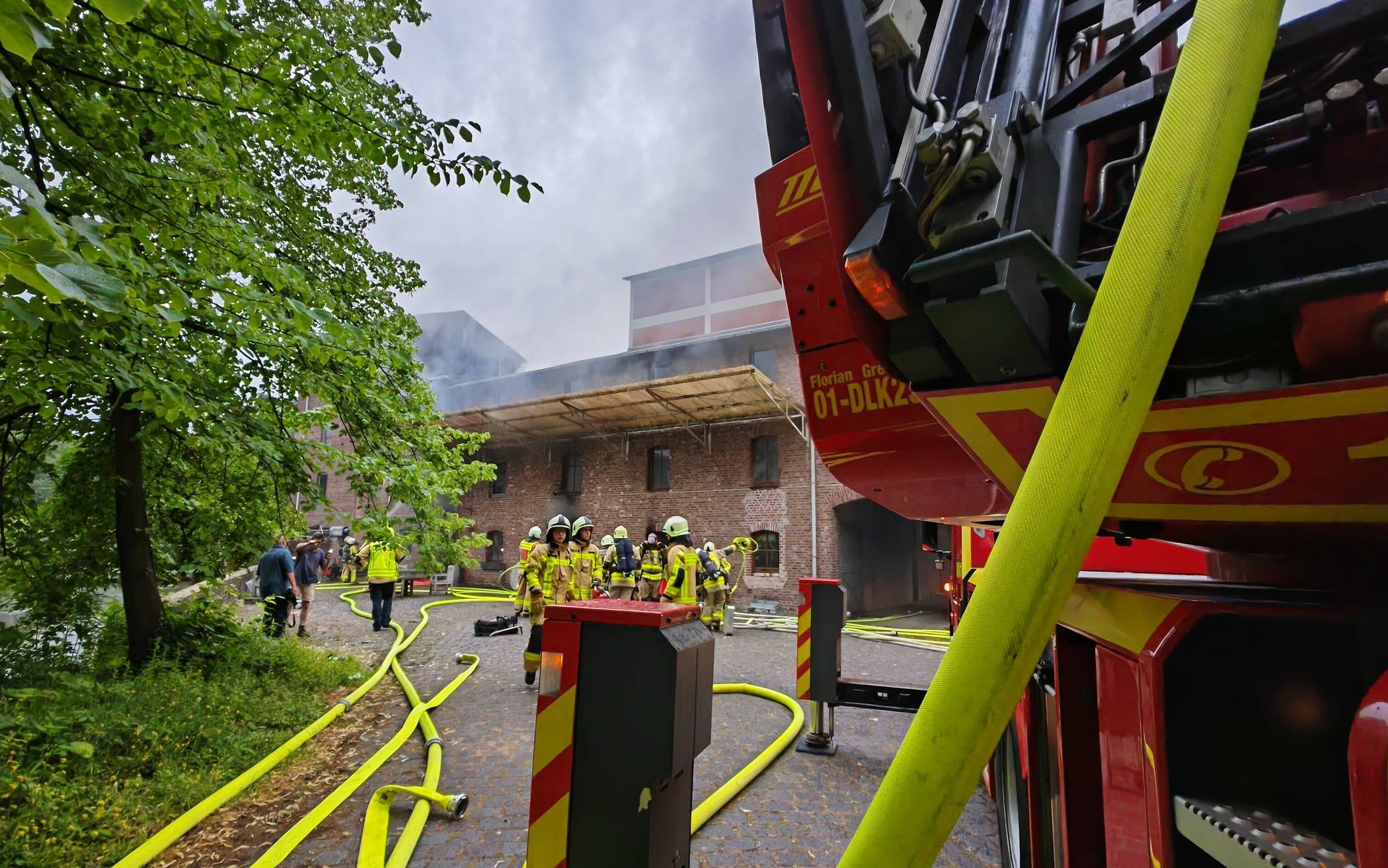  Ausgedehnter Brand in historischem Grevenbroicher Mühlengebäude. 