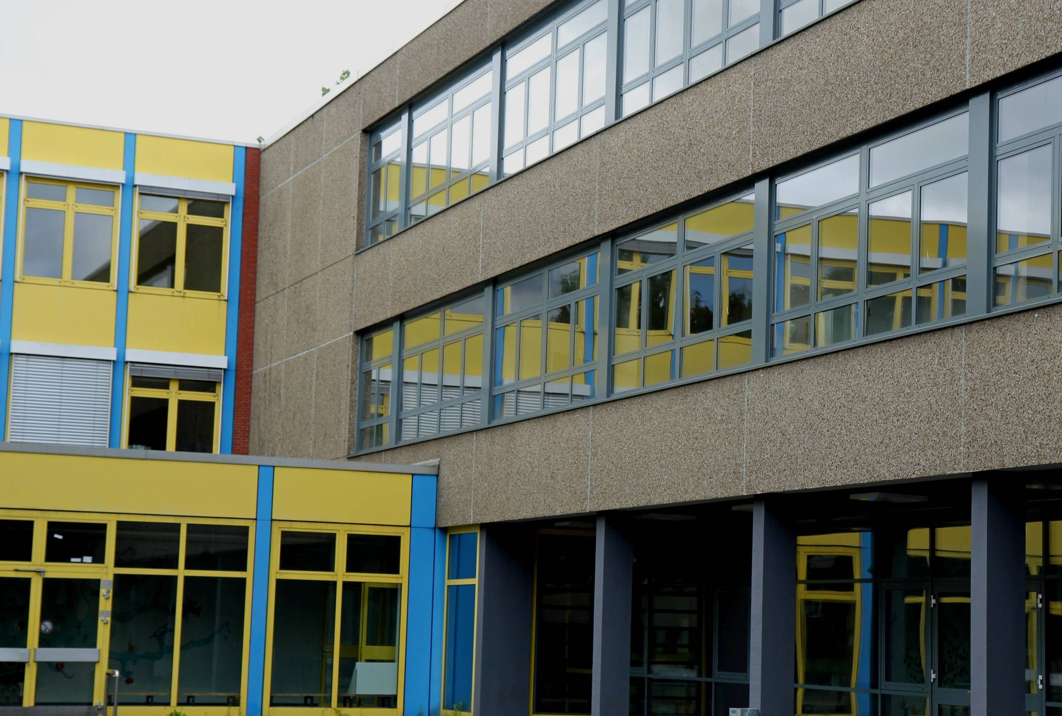 Im Berufs-Bildungs-Zentrum des Rhein-Kreises in Grevenbroich wird künftig der Bildungsgang „Fachpraktiker/Fachpraktikerin Service in sozialen Einrichtungen“ angeboten. 