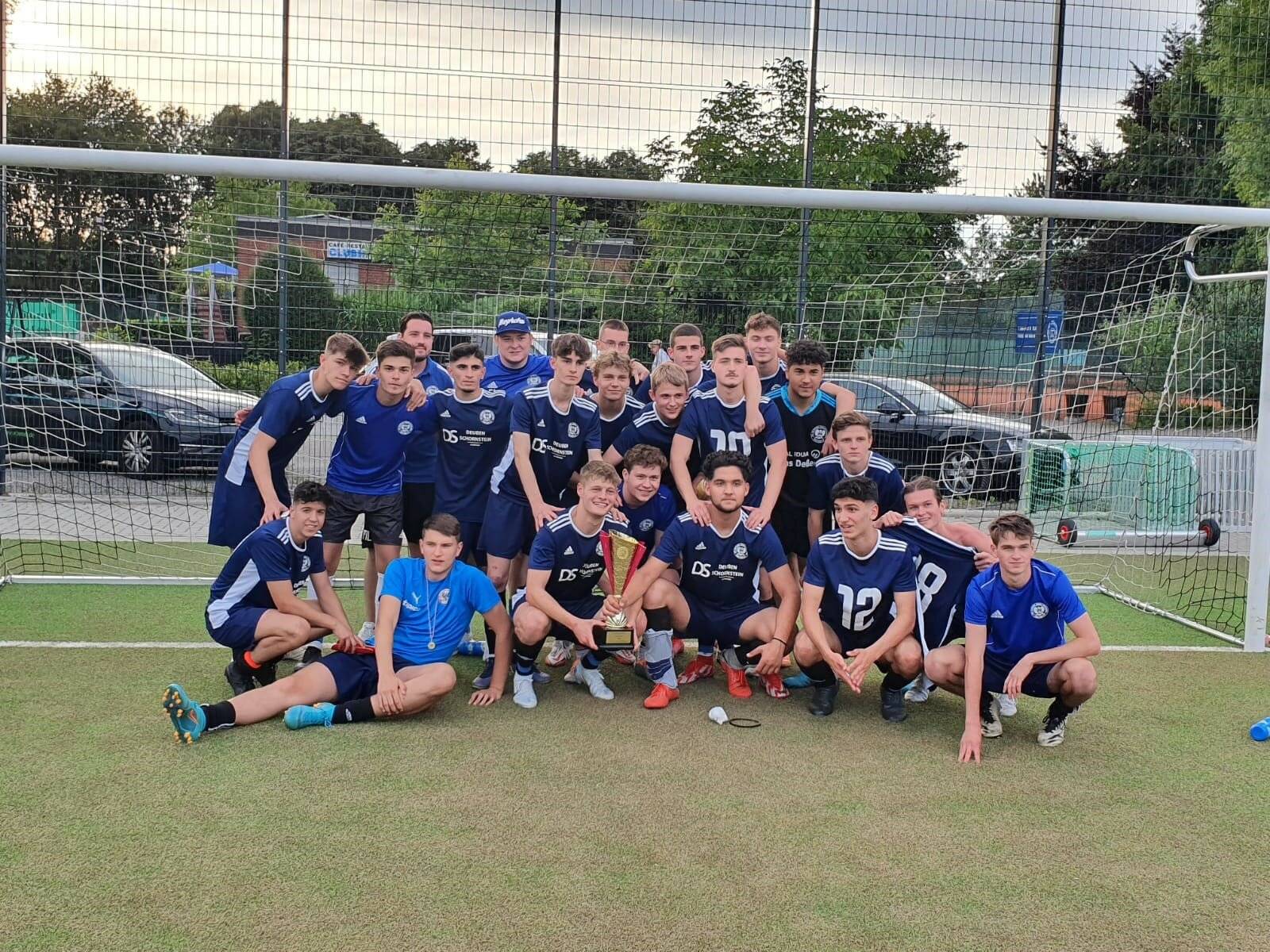  In einem spannden Spiel zeigten die Jungs der U19 VfL Viktoria Garzweiler ihr Können und holten so den Pokal nach Hause. 