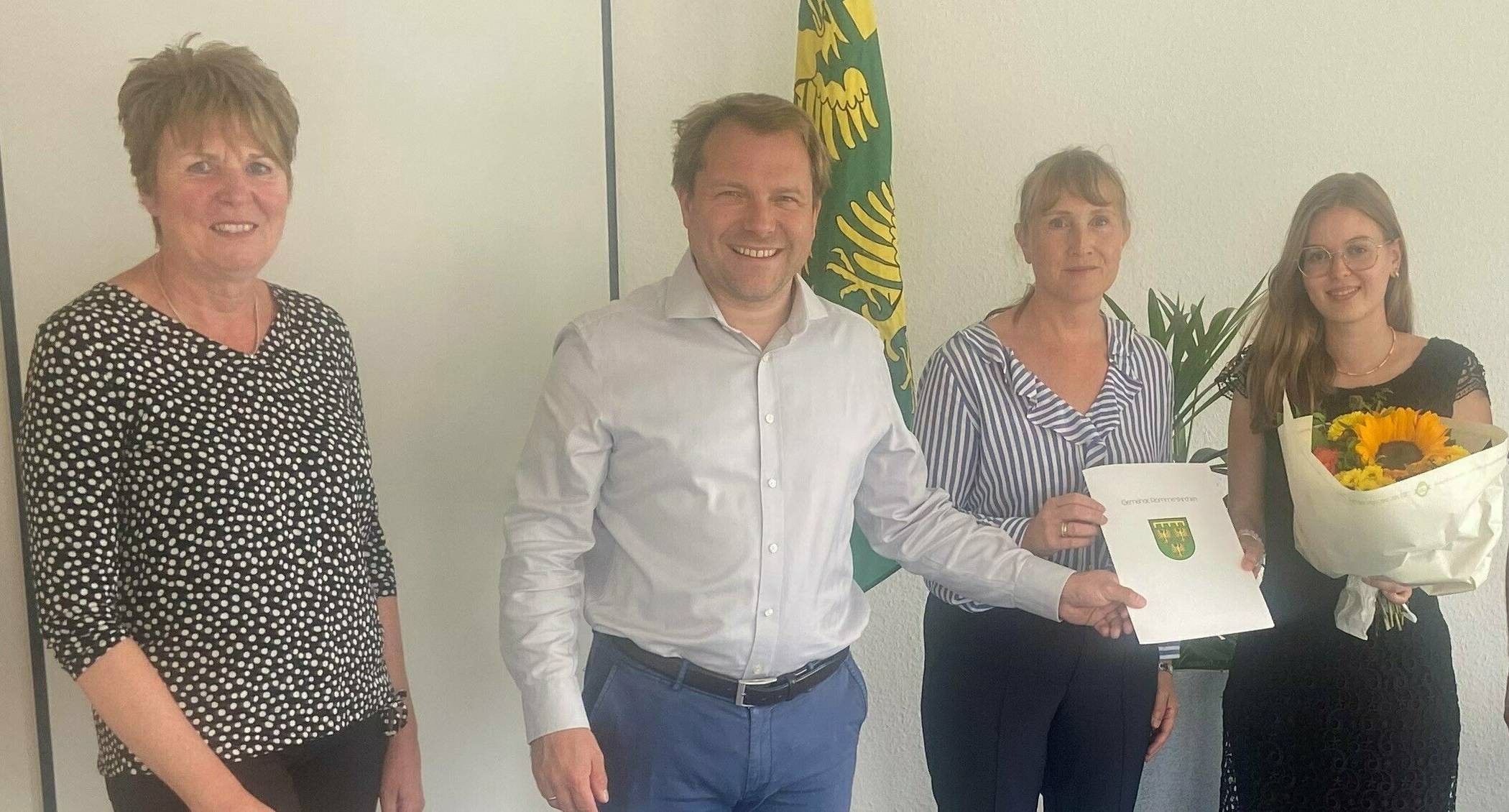  Kämmerin und Bürgermeister-Vertreterin Susann Garding-Maak,  Bürgermeister Mertens, Nicole Musiol und Katharina Thome (von links). 