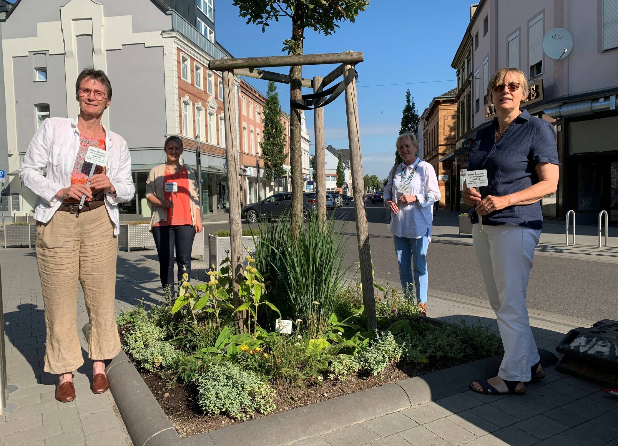  Rita Krawinkel (Stadtmarketing Grevenbroich), Sabrina Förster und Monika Stirken-Hohmann (beide Stadtbetriebe) sowie Monika Hansen (BUND). 