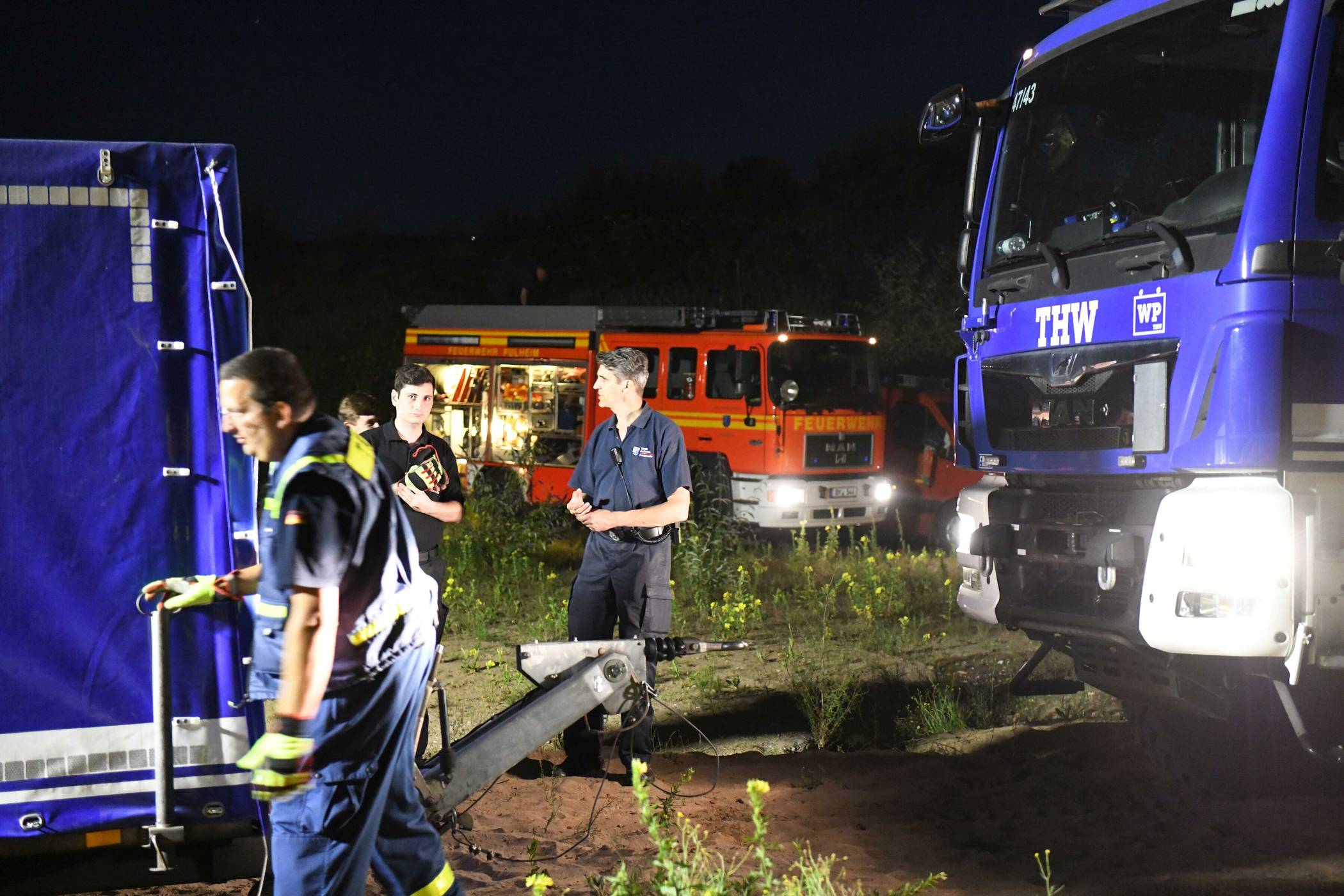 Feuerwehr und THW verhindern Fischsterben in der „Großen Laache“