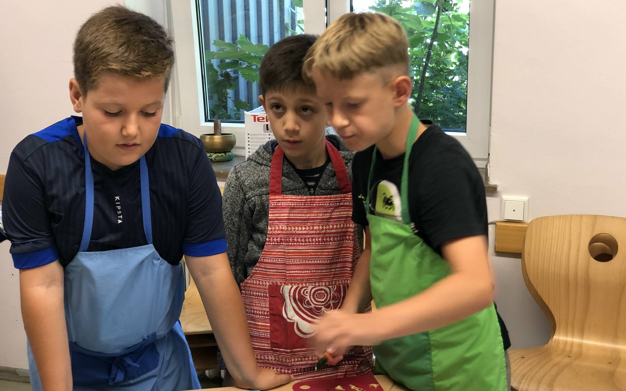  In der Wevelinghovener OGATA wurden von den Kindern Waffel gebacken, die den Stadt-Gästen auch seviert wurden.  