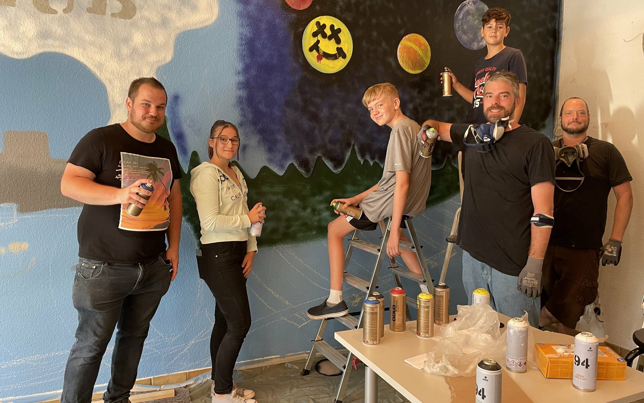 Patrick Nilgen (links) hatte zum Graffiti-Workshop