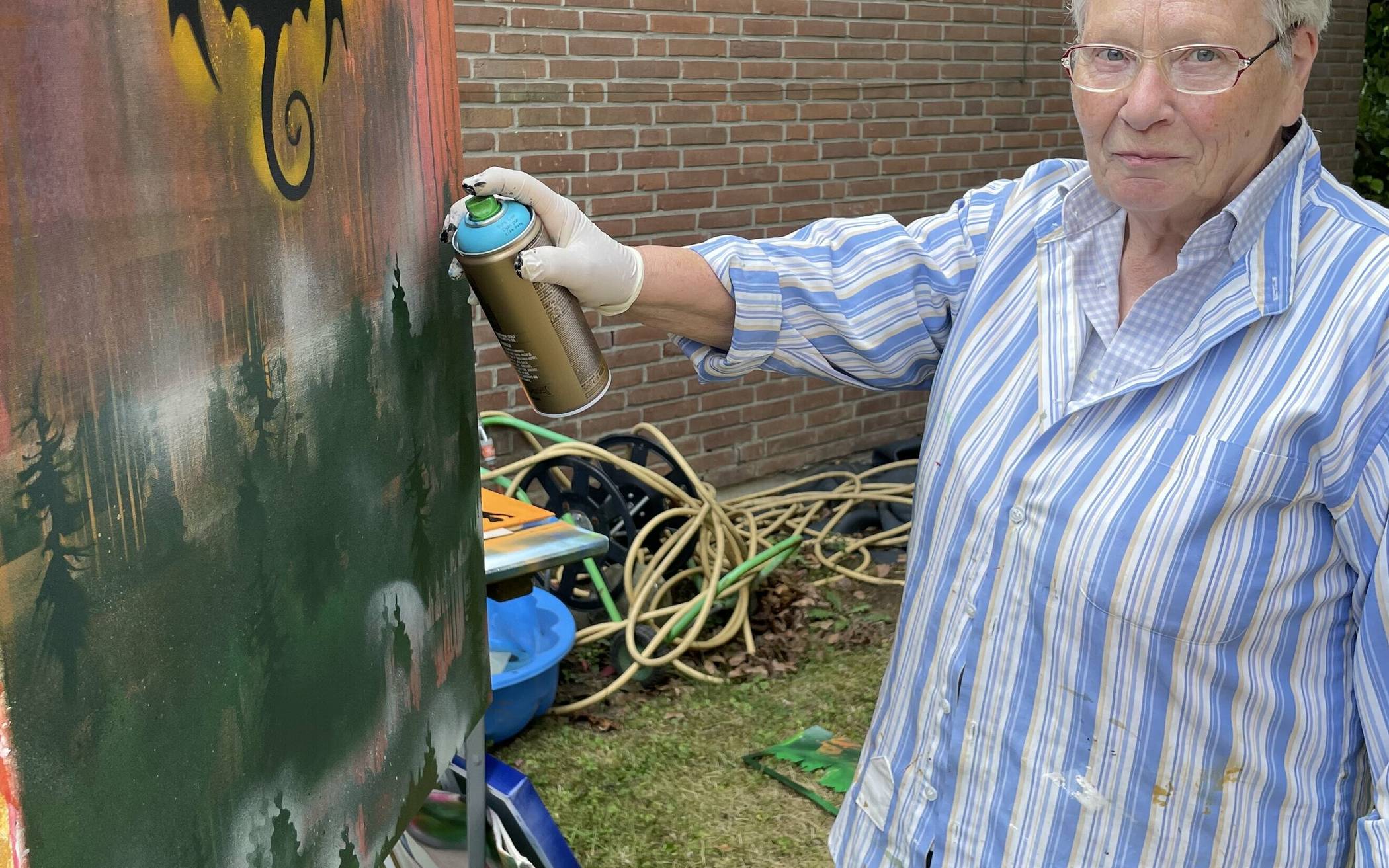  Helga Hess hat das Graffiti-Sprayen für sich entdeckt. Unwohl hat sie sich als Älteste im Workshop nicht gefühlt. 