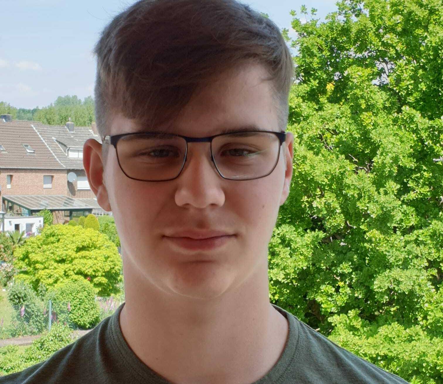  Schülerkönig Lukas Beil besucht die siebte Klasse des Erasmus-Gymnasium.“ Er gehört dem Jägerzug „Blattschuss“ an. „In meiner Freizeit mache ich Karate, lese gerne Psychothriller und Phantasieromane, spiele Gitarre und bin den Videospielen durchaus nicht abgeneigt“, erzählt er. Zudem ist er bekennender Nudel-Freund. 