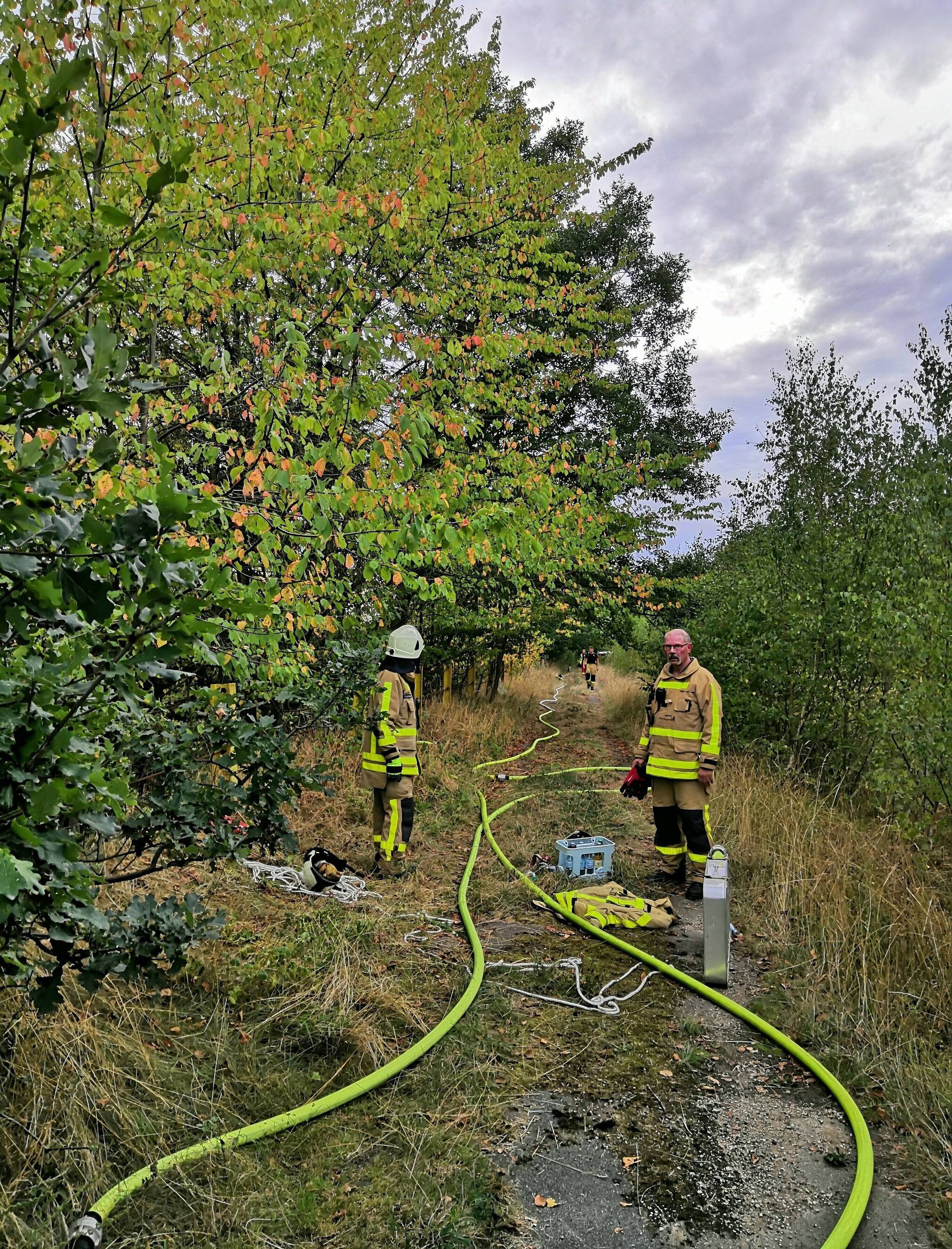 Rund 7600 Quadratmeter Gestrüpp bei Grevenbroich in Flammen