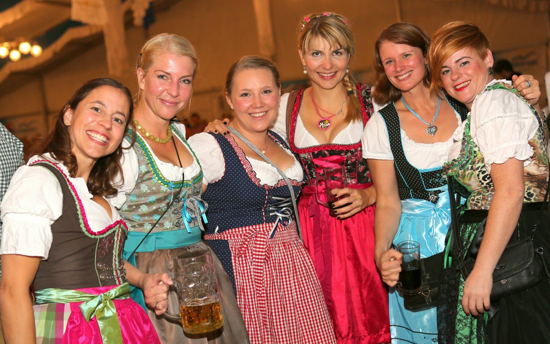  Gute Laune ist an den beiden Oktoberfest-Abenden im „Erdinger“-Zelt auf dem Wevelinghovener Marktplatz garantiert. 