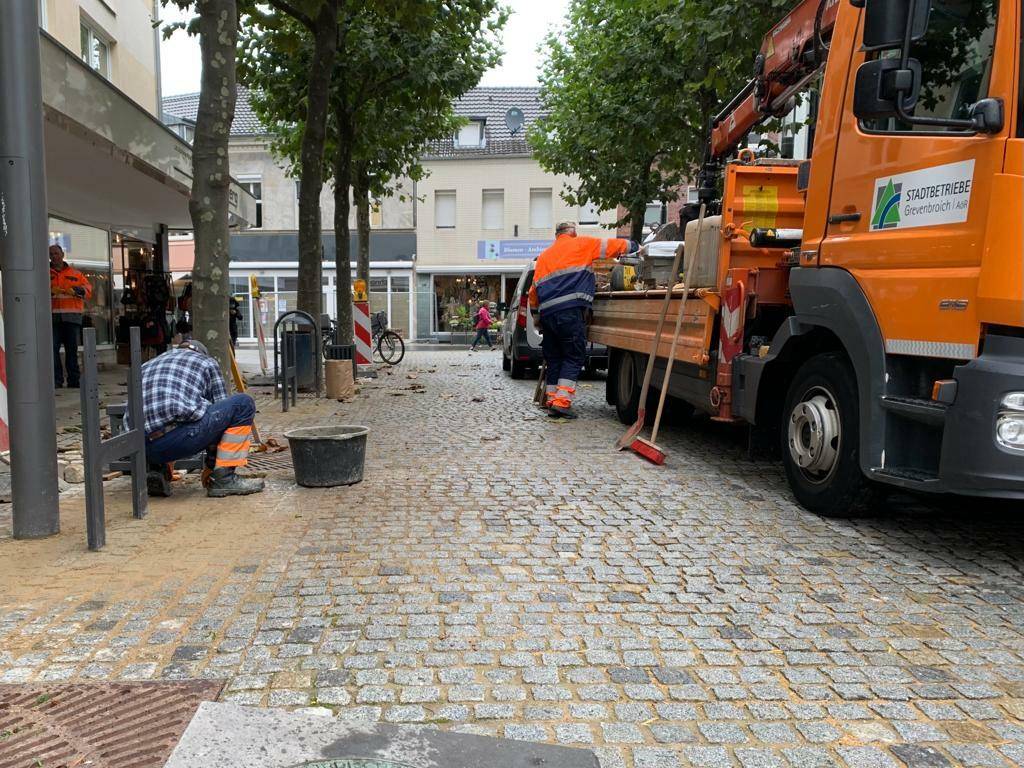 Neue Bänke für den Synagogenplatz