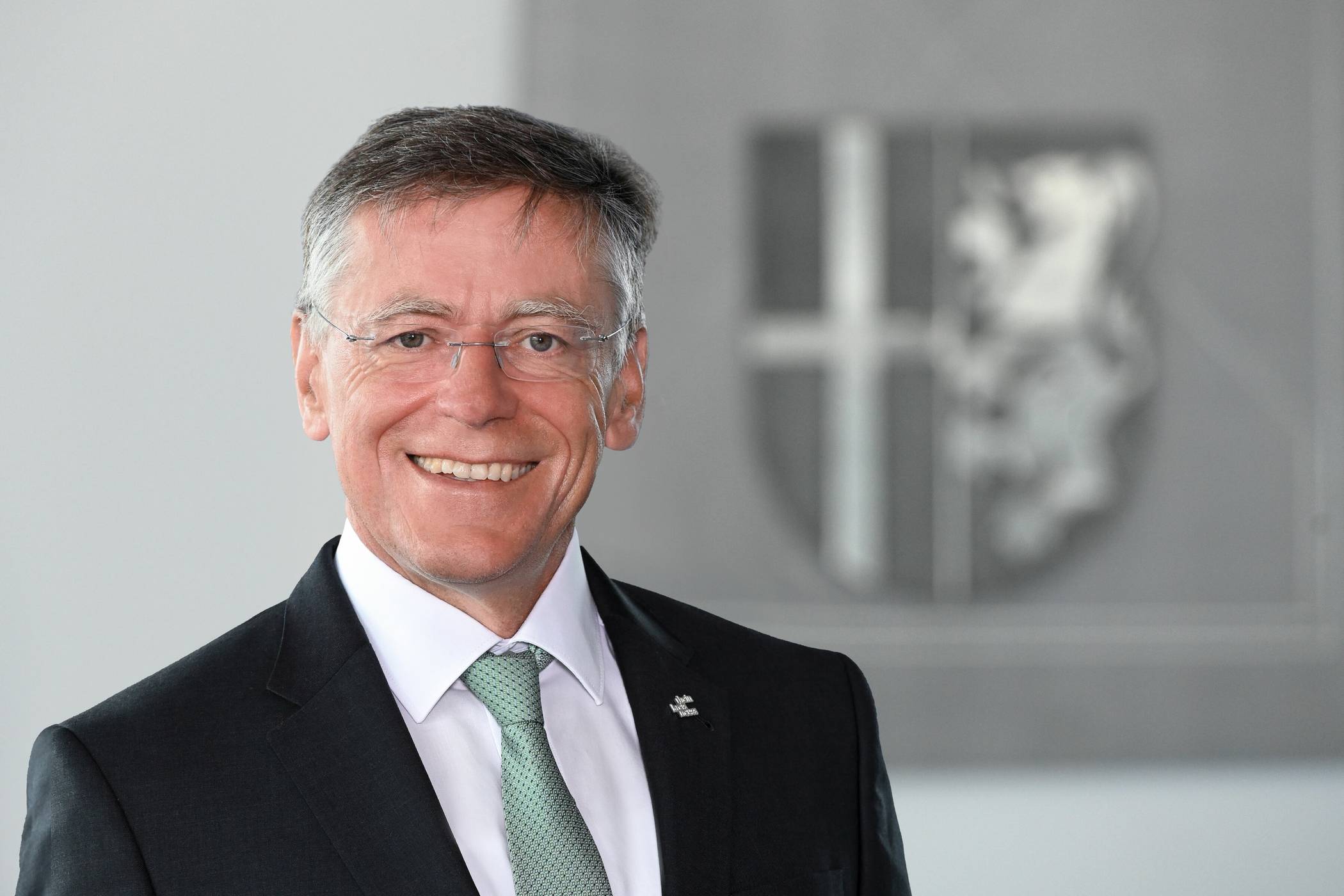  „Es erfüllt mich mit großer Freude, dass unser Arbeitsmarkt in diesen unsicheren Zeiten mit Krieg, Inflation und Lieferkettenproblemen derart robust ist“: Landrat Hans-Jürgen Petrauschke. 