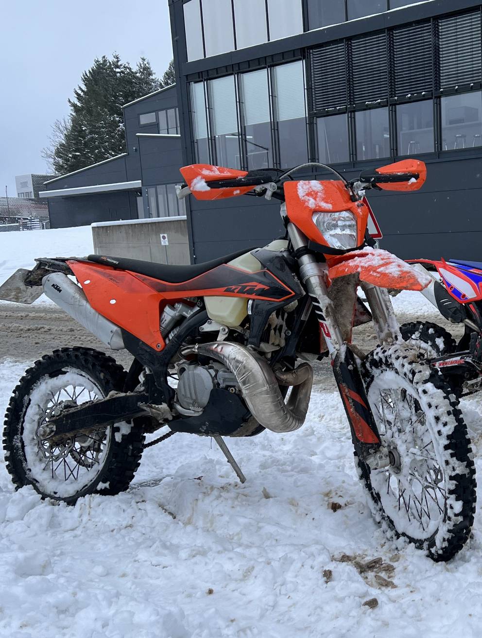 Die KTM in Orange.