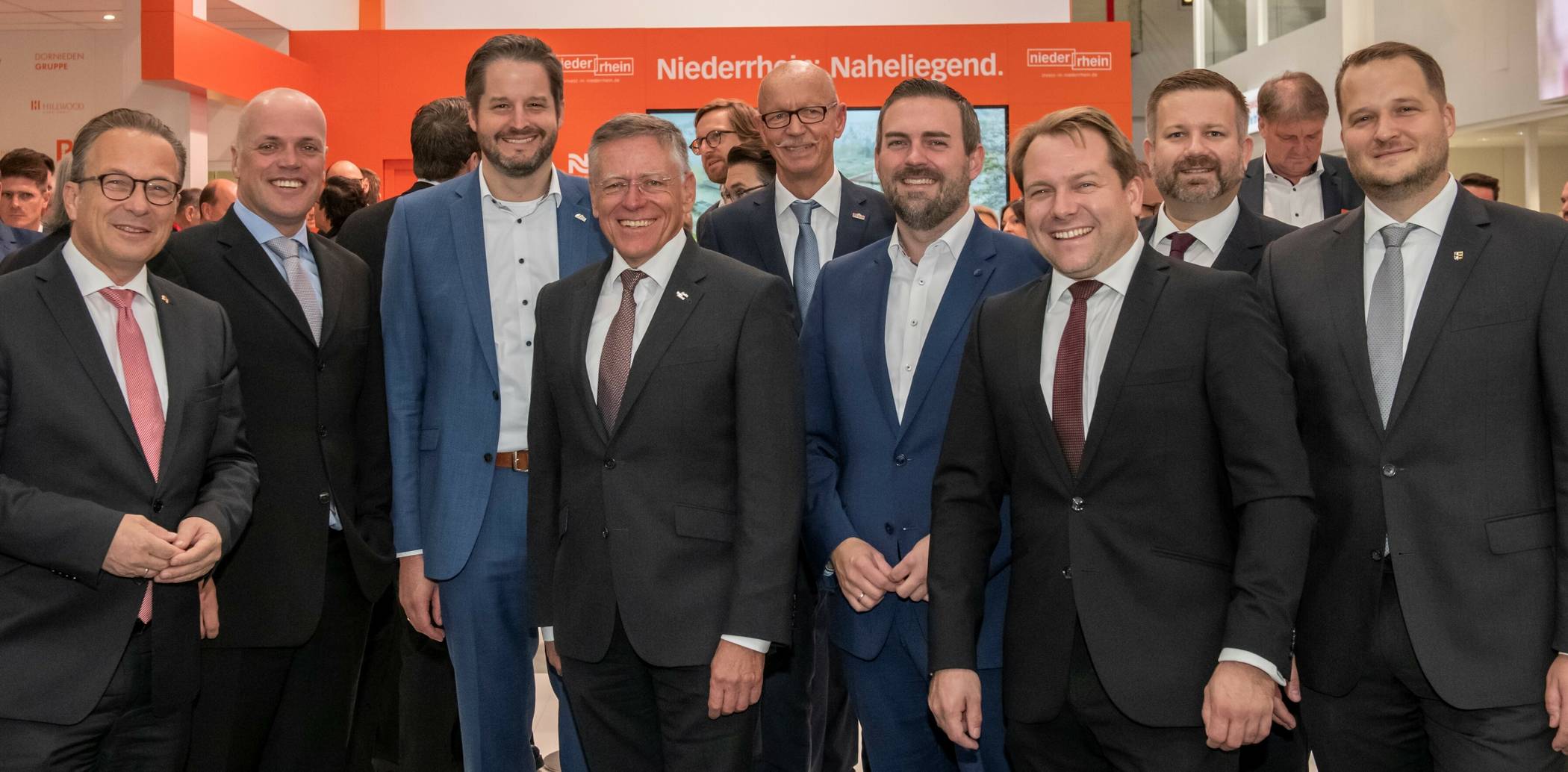 Der Rhein-Kreis bei der „Expo Real“ (von links): Reiner Breuer, Klaus Krützen, Christian Bommers, Landrat Hans-Jürgen Petrauschke, Harald Zillikens, Erik Lierenfeld, Dr. Martin Mertens, Michael Lange und Patrick Gorzelanczyk. 