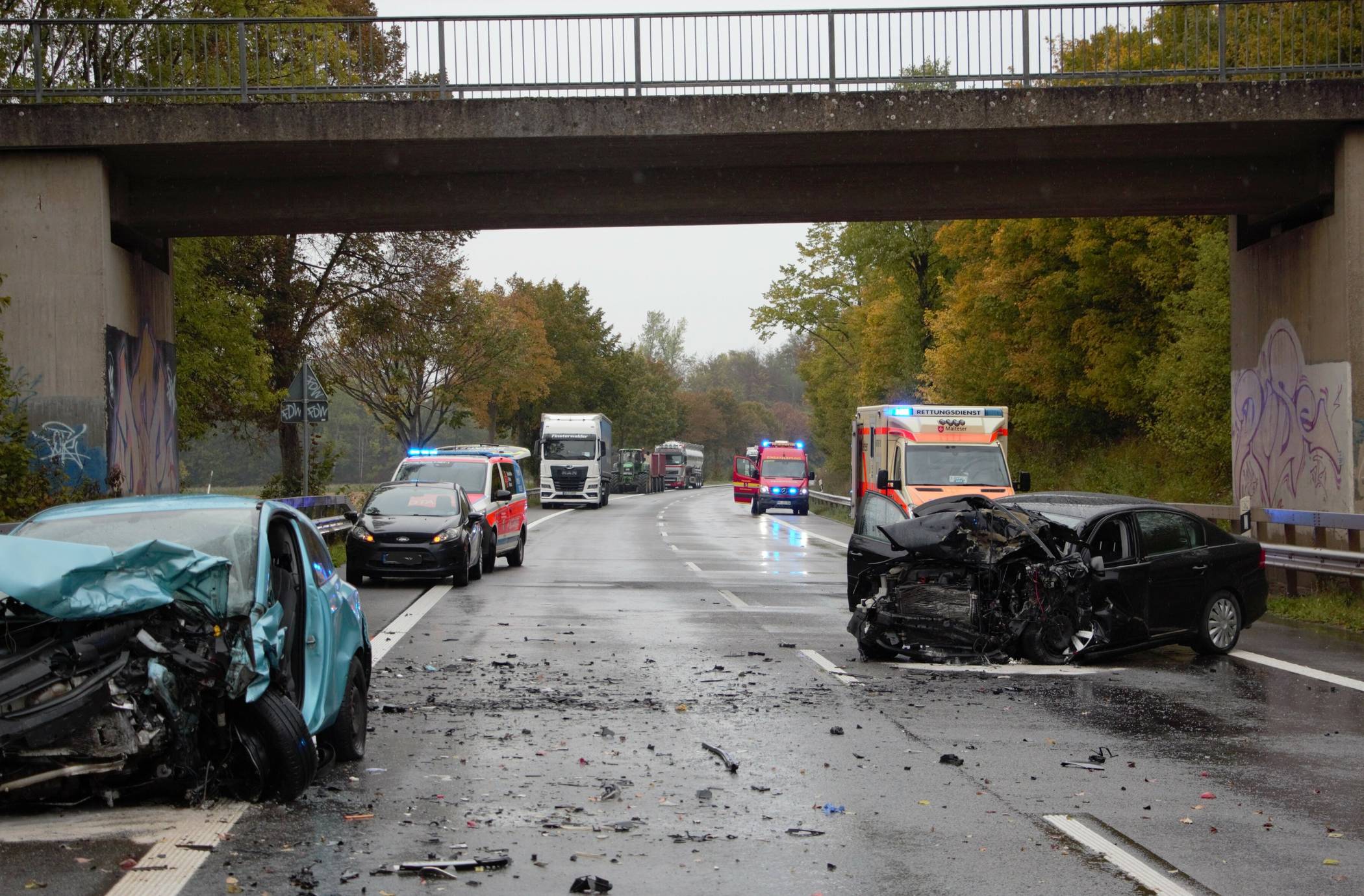 Verkehrsunfall mit drei Verletzten auf der L116 bei Gustorf.  