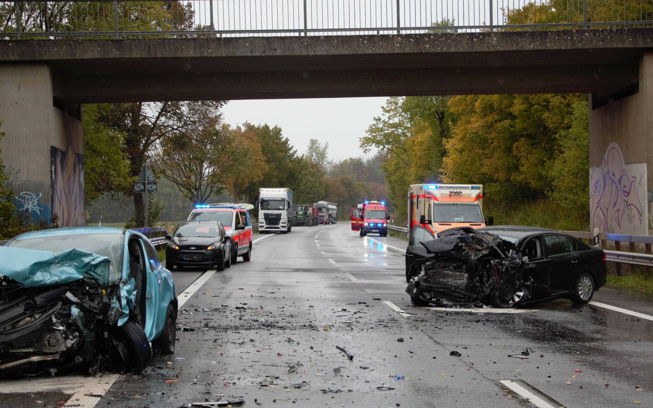 Verkehrsunfall mit drei Verletzten auf der L116 bei Gustorf.  