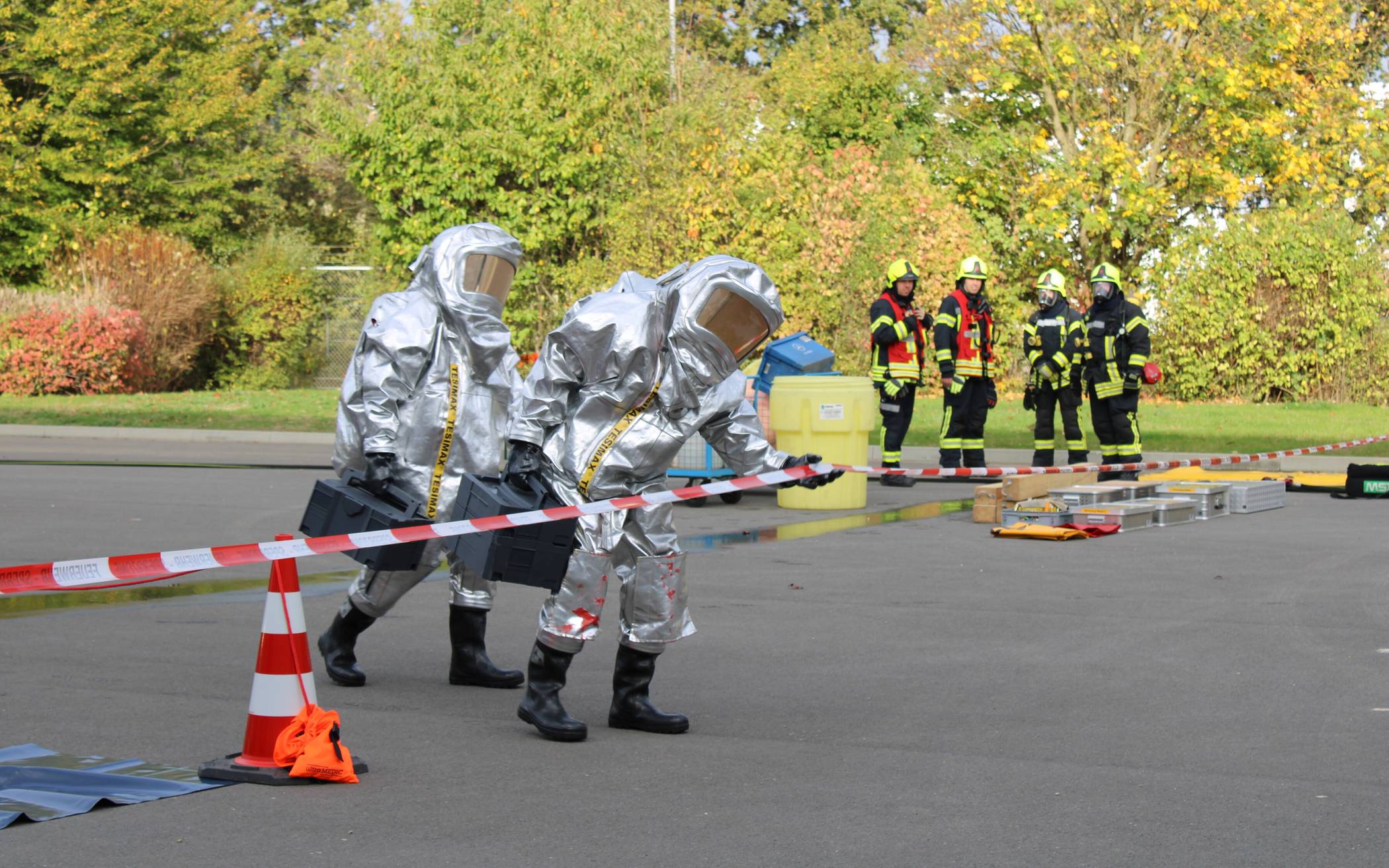 Erfolgreiceh Großübung der Feuerwehr Jüchen bei 3M