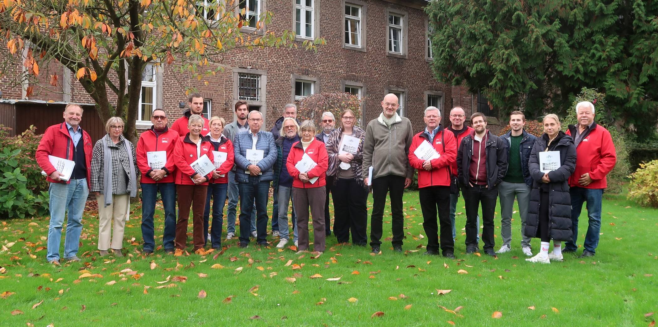  Die Ratsfraktion des Jüchener SPD bei ihrer Haushaltsklausur im Nikolauskloster in Jüchen-Damm. 	 