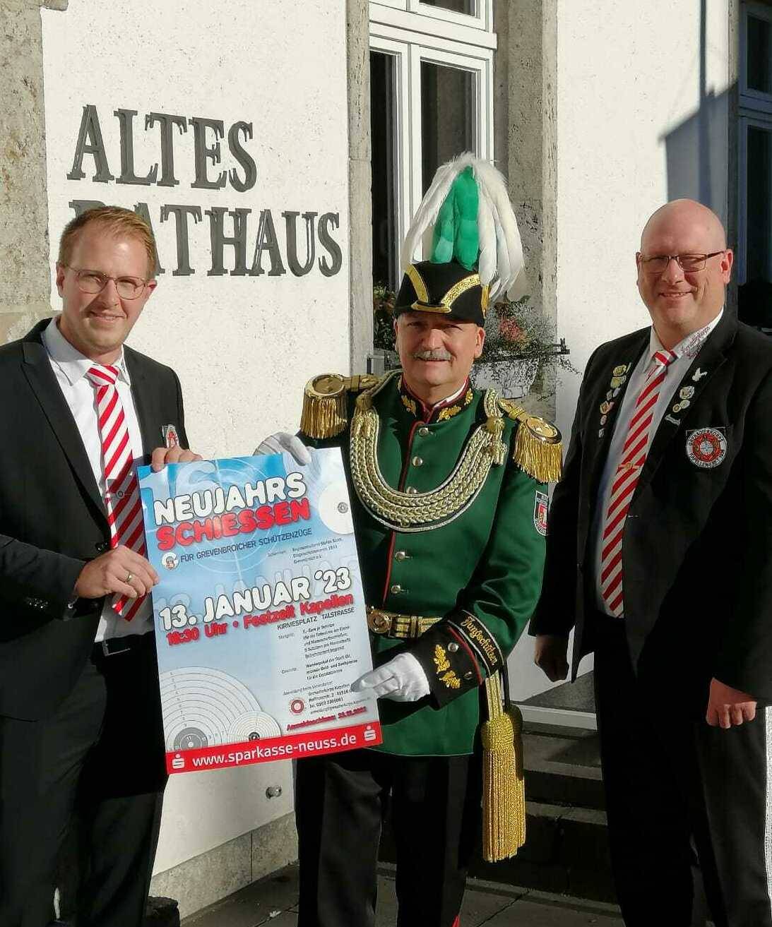  Grenadierkorps-Geschäftsführer Christian Ohligs, Schirmherr und Oberst des BSV Grevenbroich Stefan Sürth sowie&nbsp;Kapellens Grenadier-Major Daniel Becker (von links). 