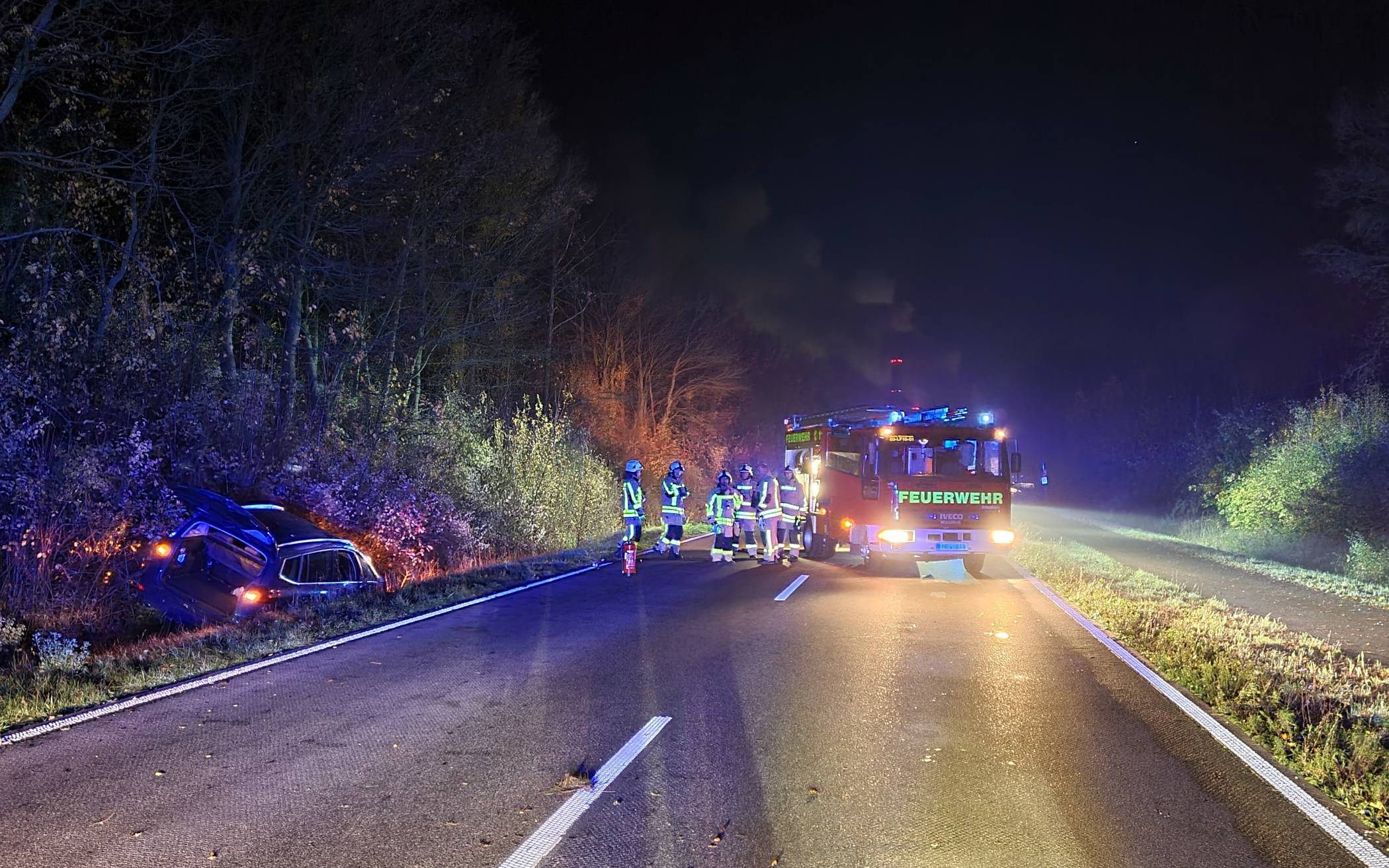 Eine Verletzte Person nach einem Verkehrsunfall bei Frimmersdorf.