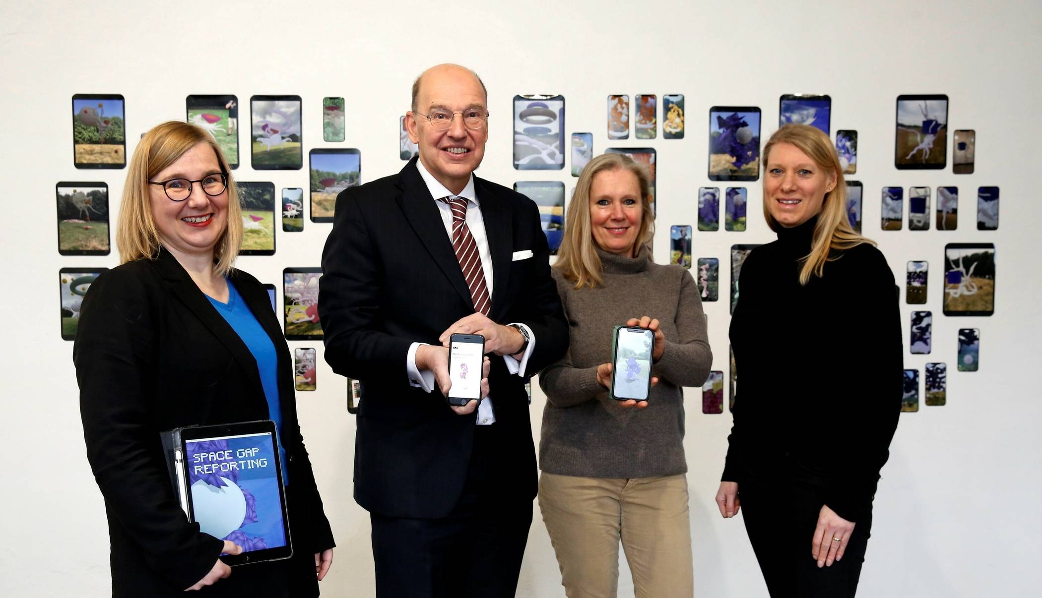  Beate Gärtner, Kreis-Kulturdezernent Tillmann Lonnes, Dr. Kathrin Wappenschmidt und Michelle Adolfs stellten die neue Ausstellung vor. 