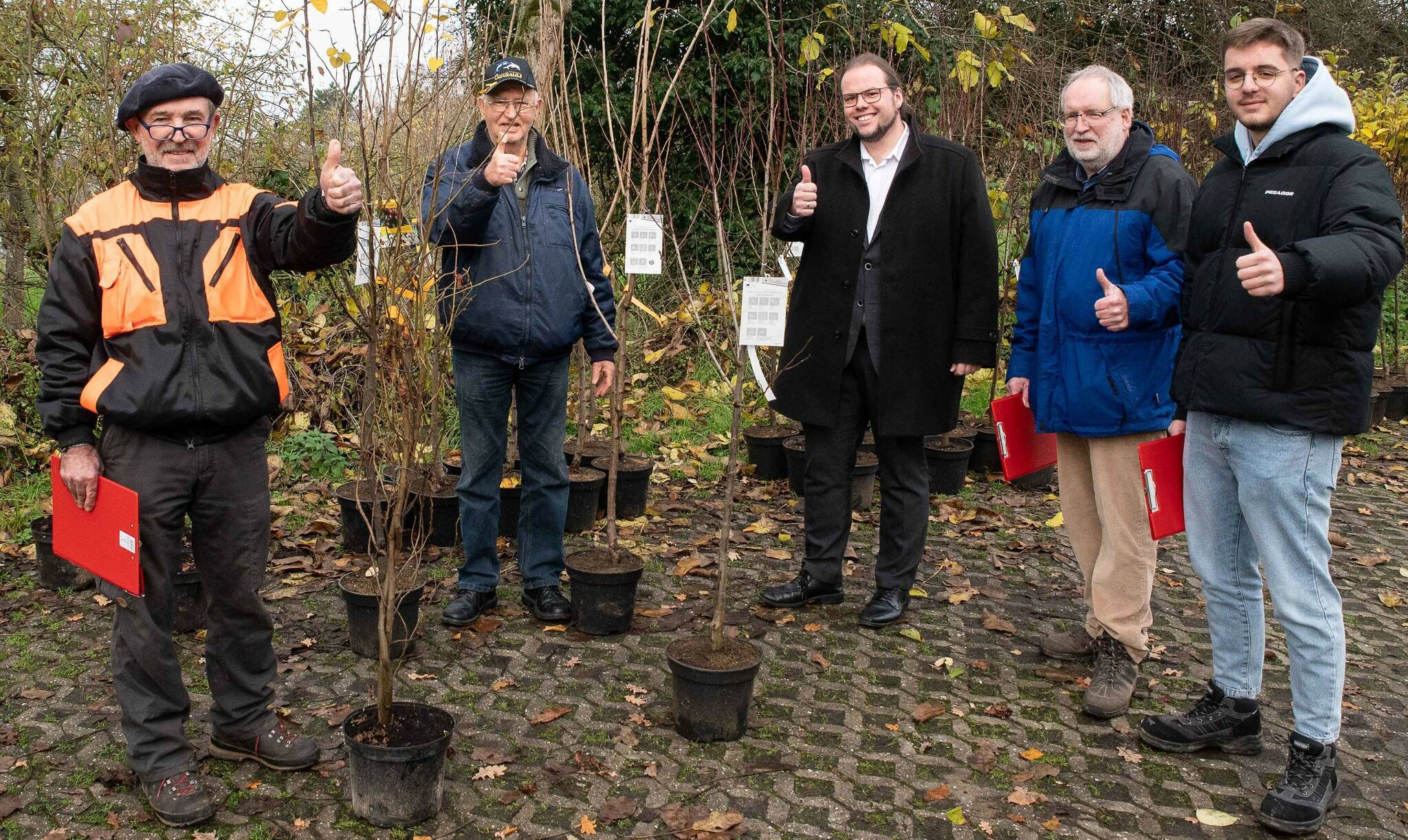 Weitere 500 Bäume wurden an Bürger ausgegeben