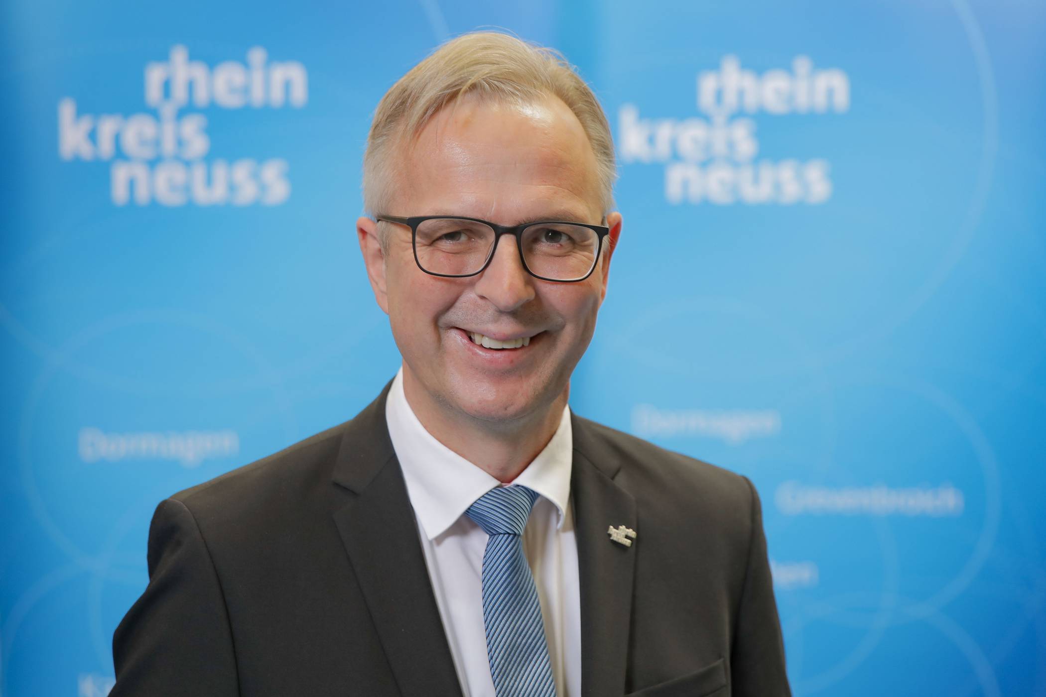  „Psychisch belasteten Kindern und Jugendlichen muss dringend niederschwellig geholfen werden“: Kreisdirektor Dirk Brügge wirbt für die App „Between the Lines“. 