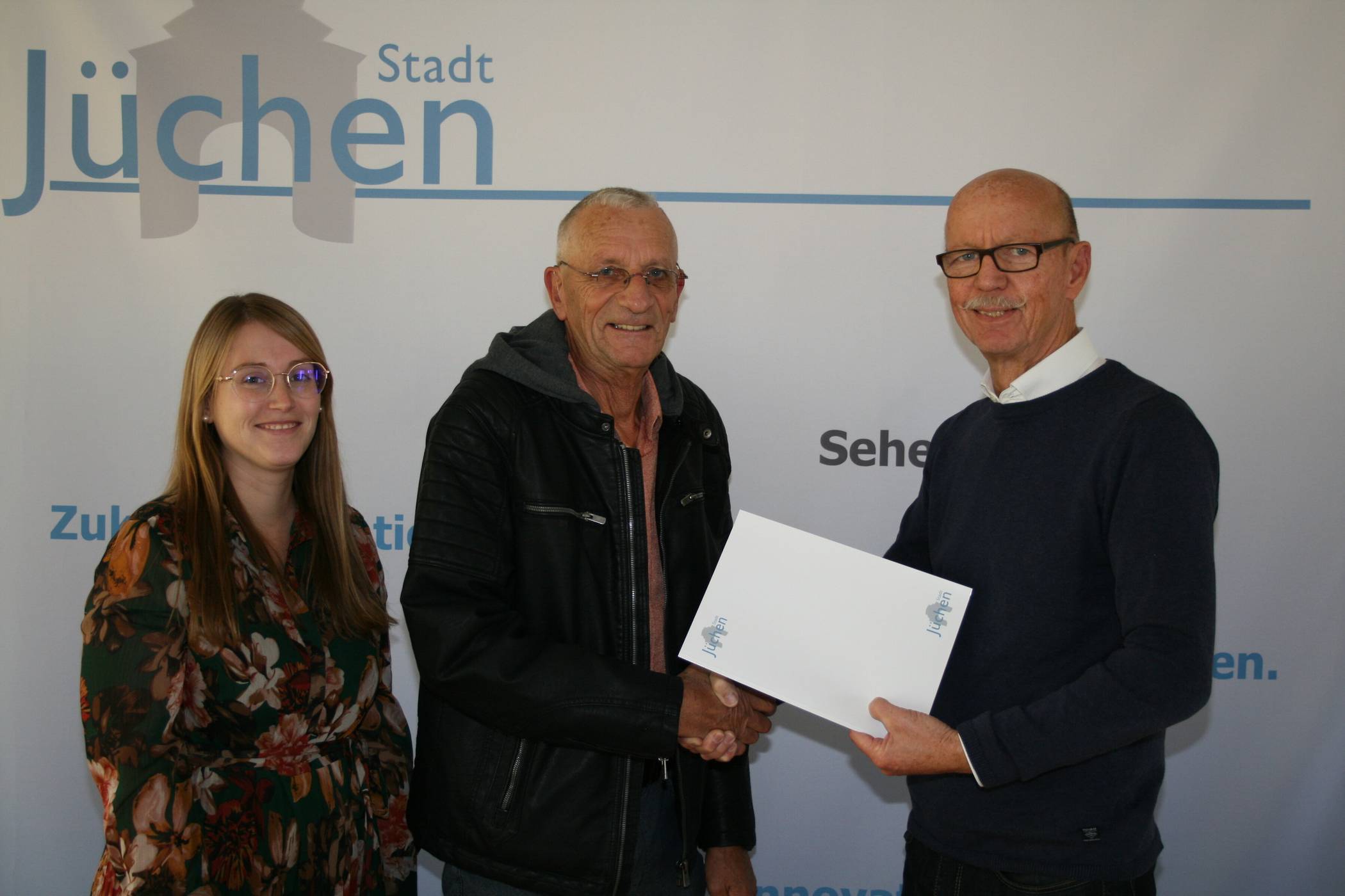  Von links: Anette Hacks, Bert Sack-Otten und Bürgermeister Harald Zillikens.  
