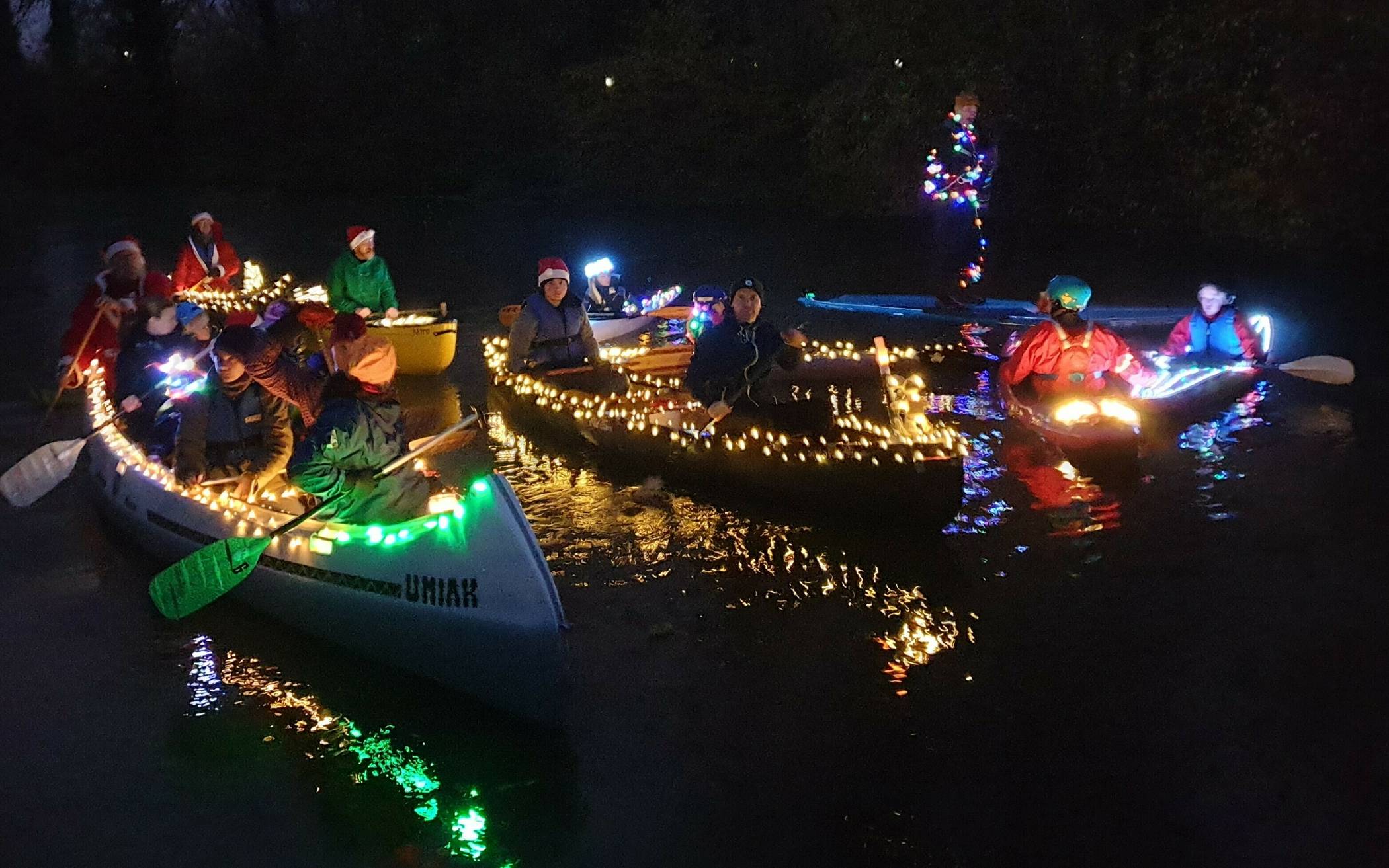 Weihnachts-Paddeln auf der Erft: In festlich