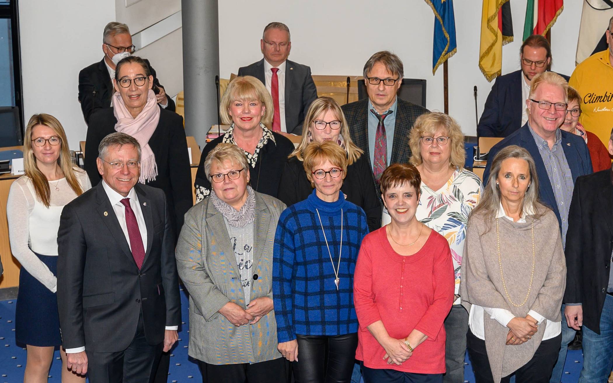  Landrat Hans-Jürgen Petrauschke gratulierte den Kreismitarbeitern, die ihr 25- und 40-jähriges Dienstjubiläum beim Rhein-Kreis feierten. 