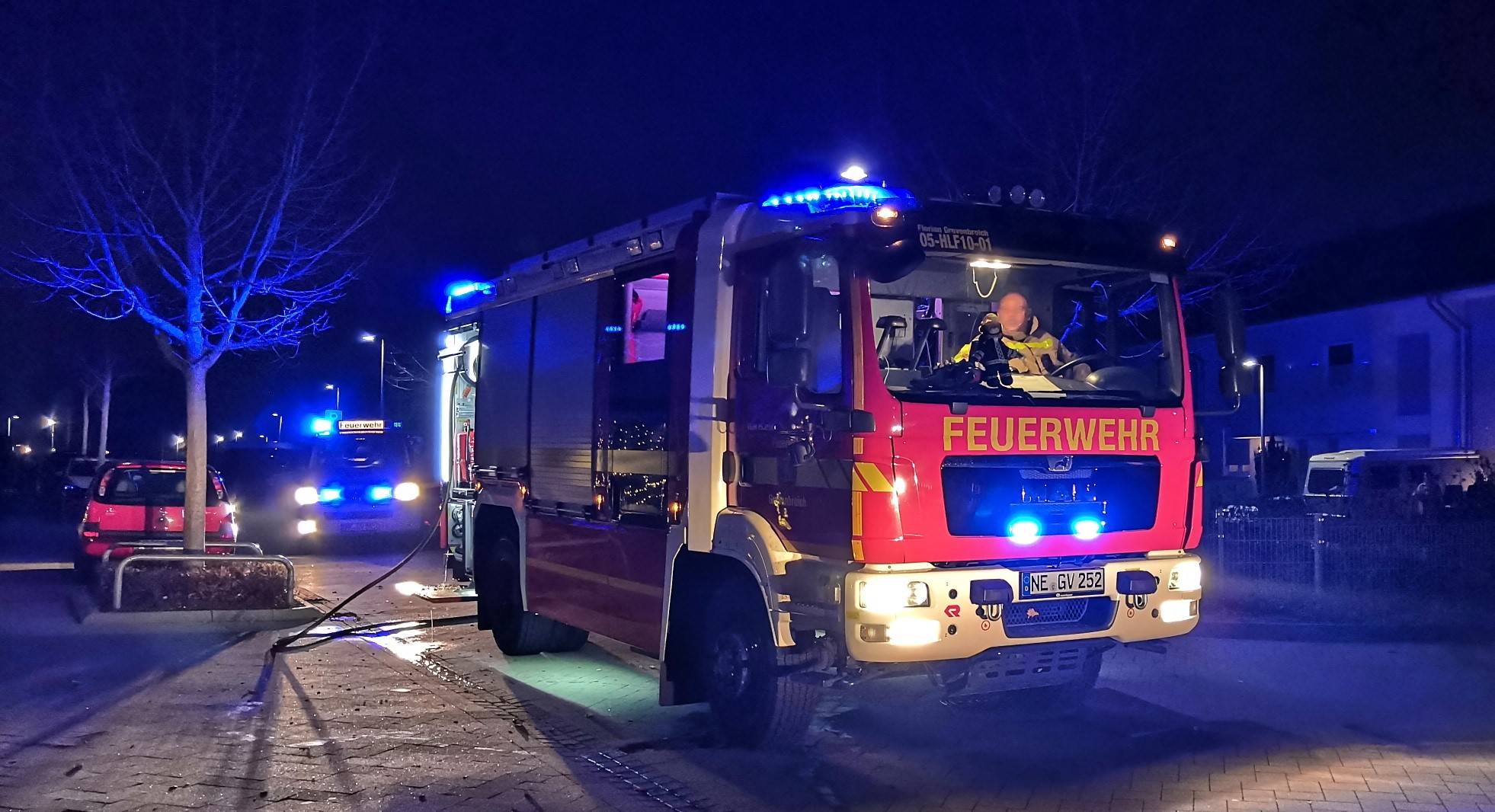 Unvernünftige gefährden Einsatzkräfte mit Feuerwerk ​