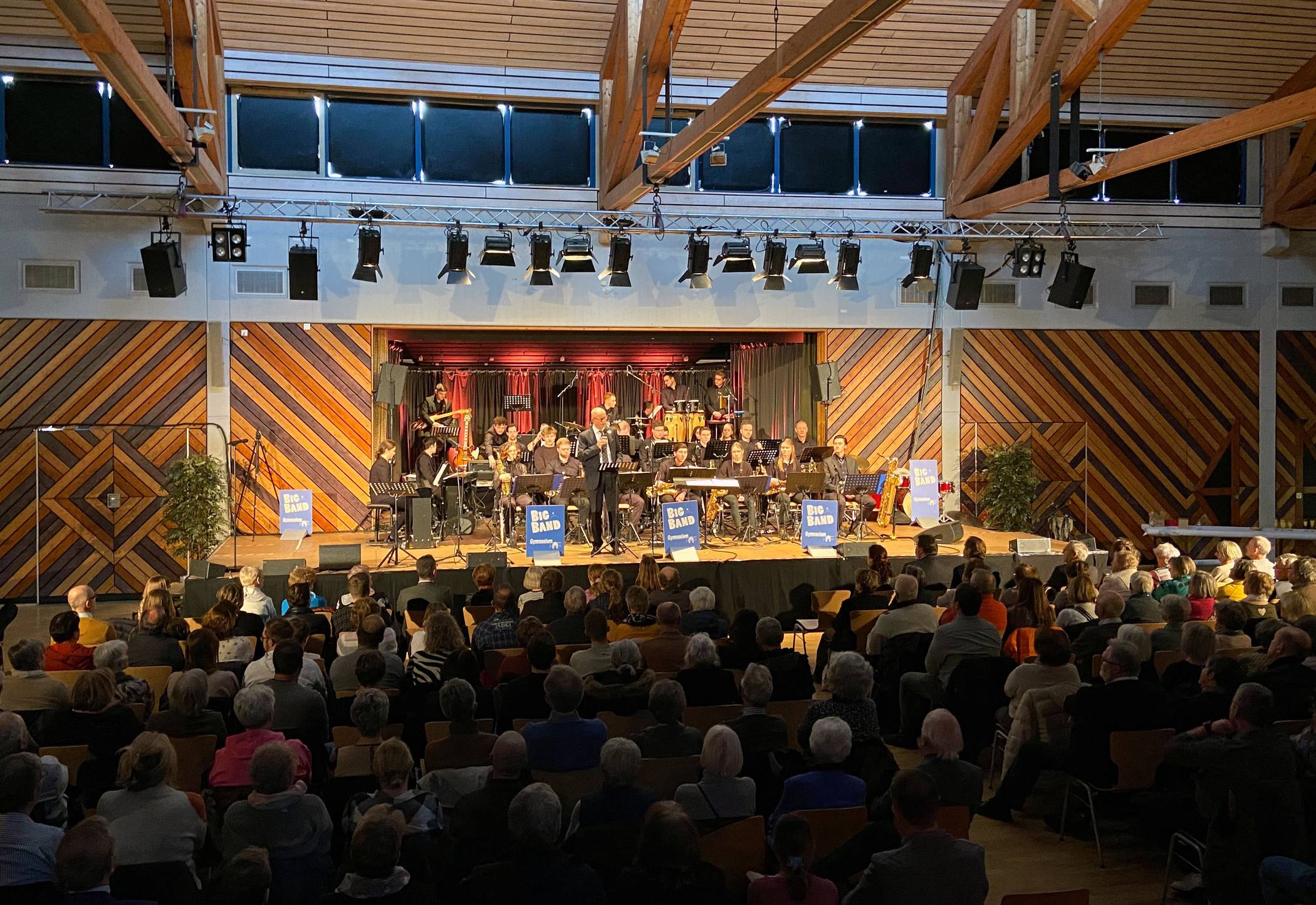 Volles Haus beim Neujahrskonzert Jüchen.