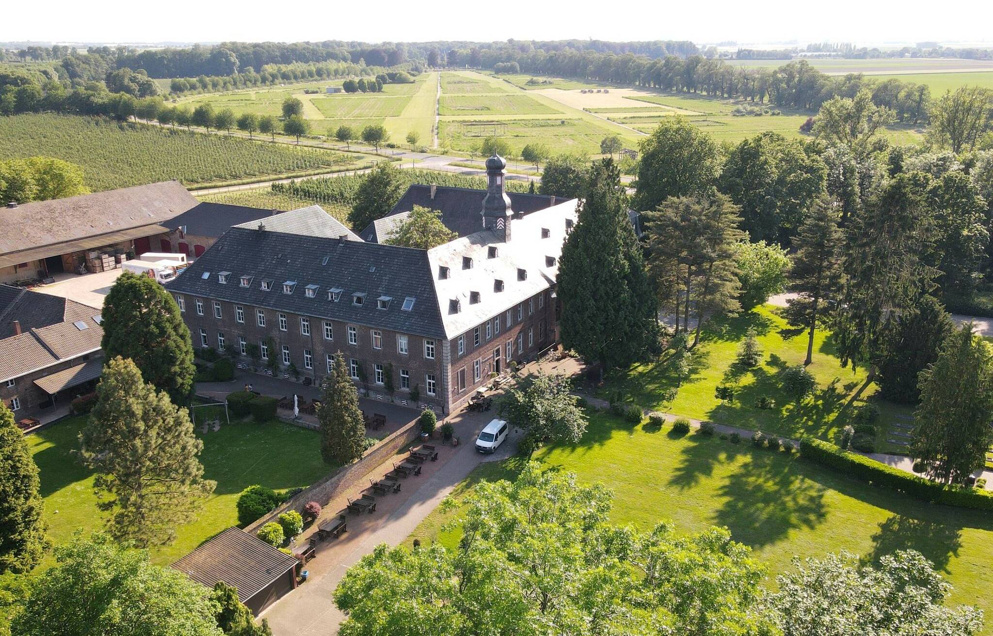  Die Klosteranlage mitsamt der umgebenden Gründflächen steht unter Denkmalschutz. 