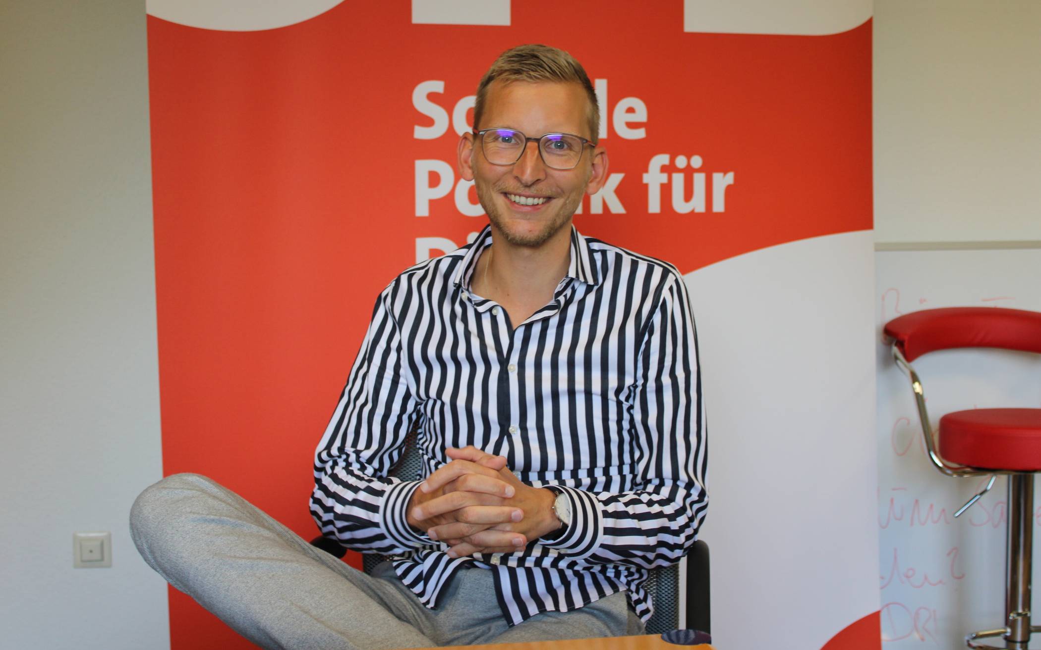  SPD-Bundestagabgeordneter Daniel Rinkert setzt sich weiter für die Sanierung de Jüchener Bahnhofs ein. 