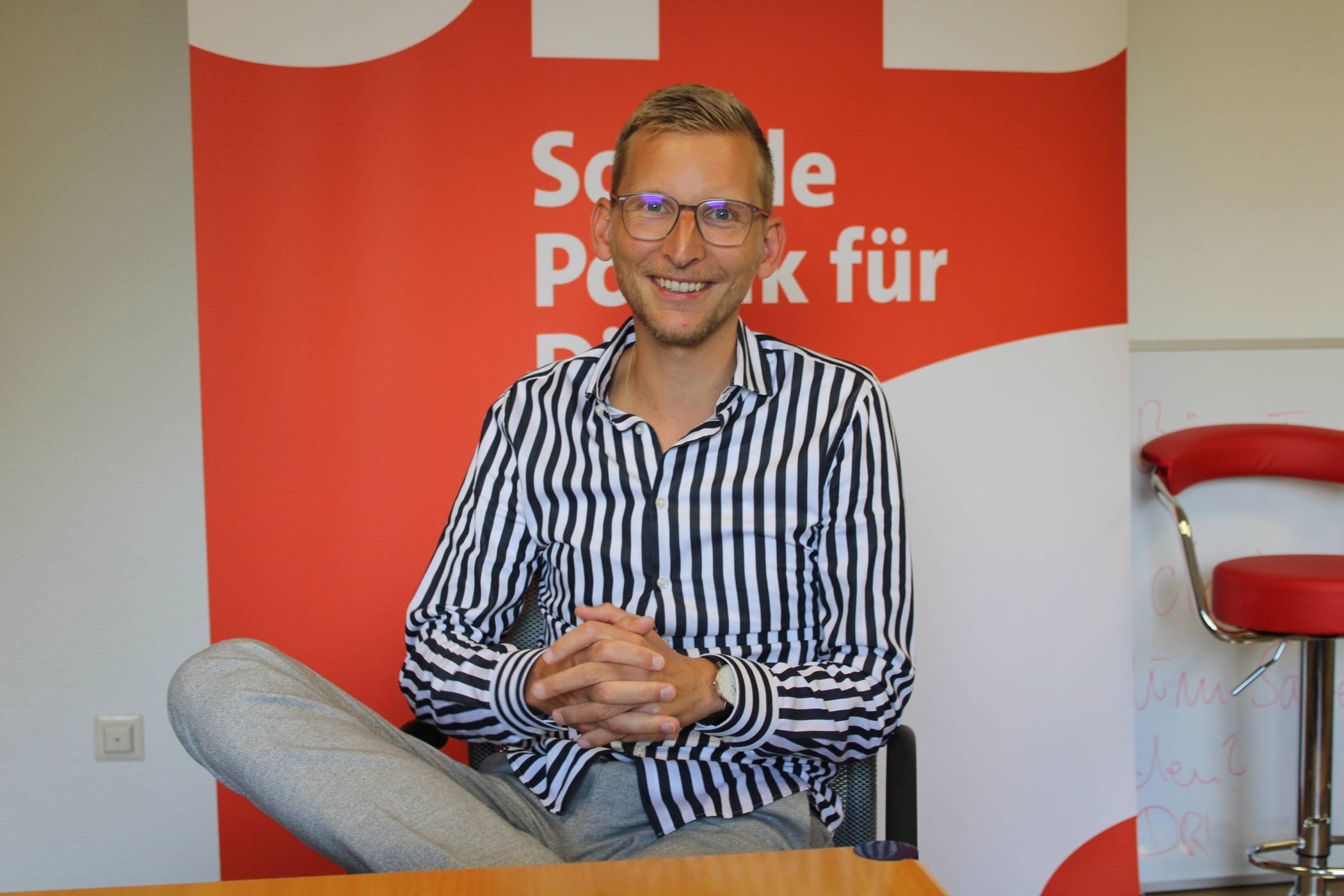  SPD-Bundestagabgeordneter Daniel Rinkert setzt sich weiter für die Sanierung de Jüchener Bahnhofs ein. 