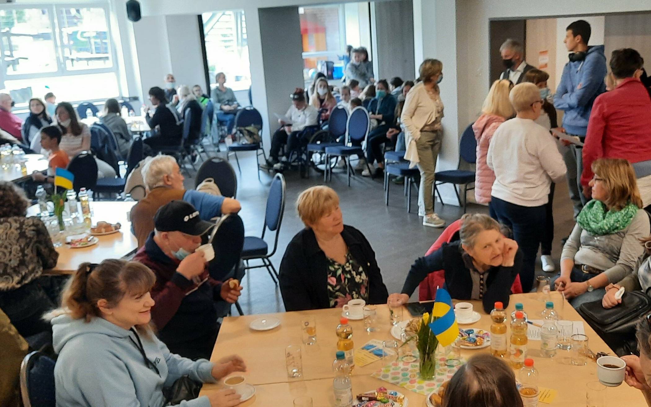 Das „Team welcome“ bringt – wie hier beim Gastfamilientreffen – Menschen zusammen.  