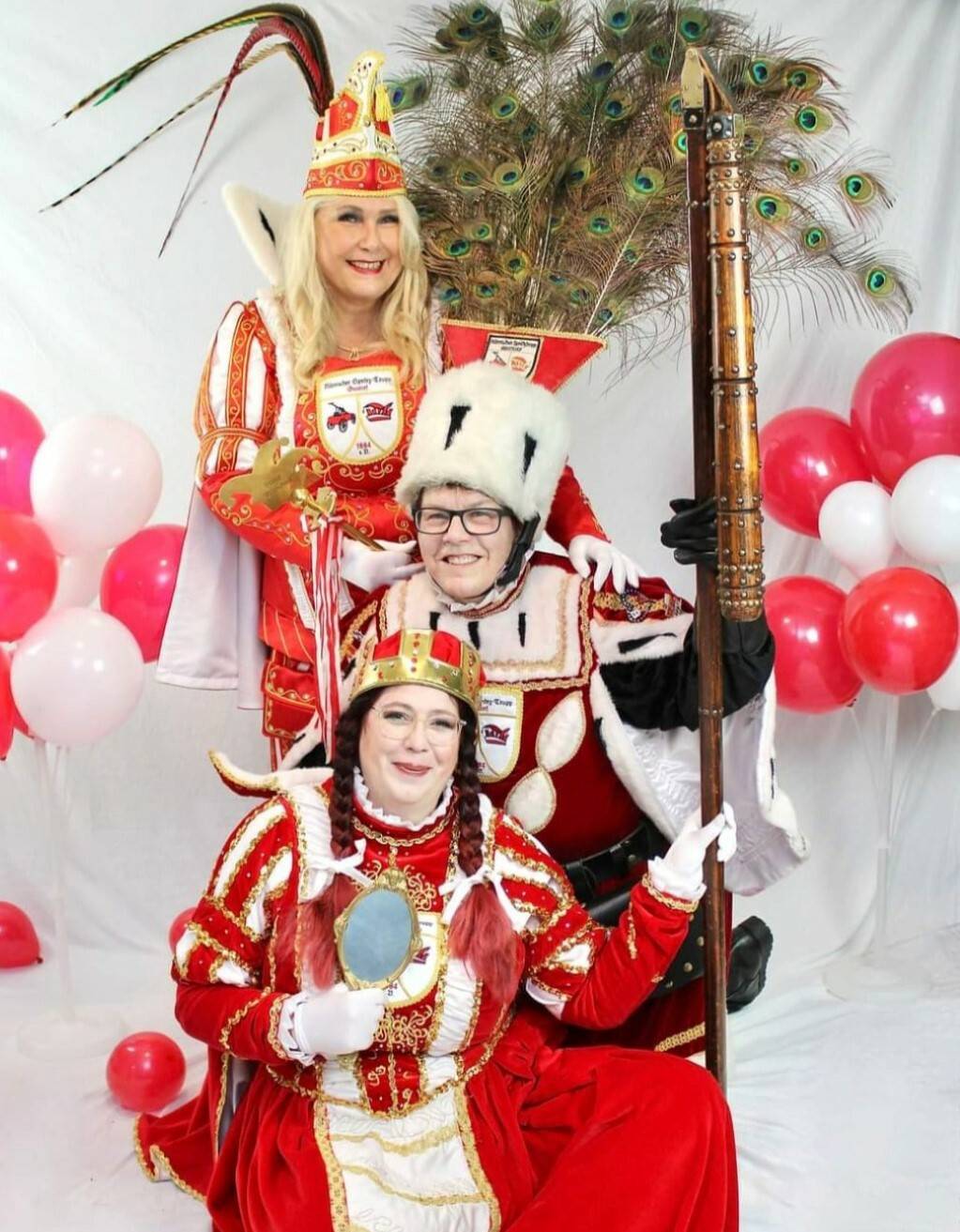 Prinz Karin Krahwinkel, Bauer Andrea Wessels und Jungfrau Heike Hilgers.  